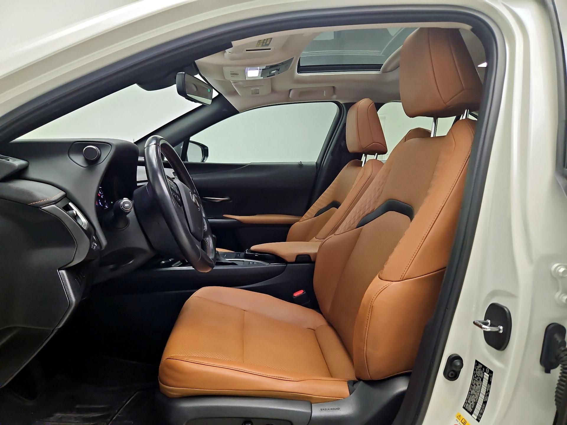 Thumbnail: 2019 Lexus UX - 19