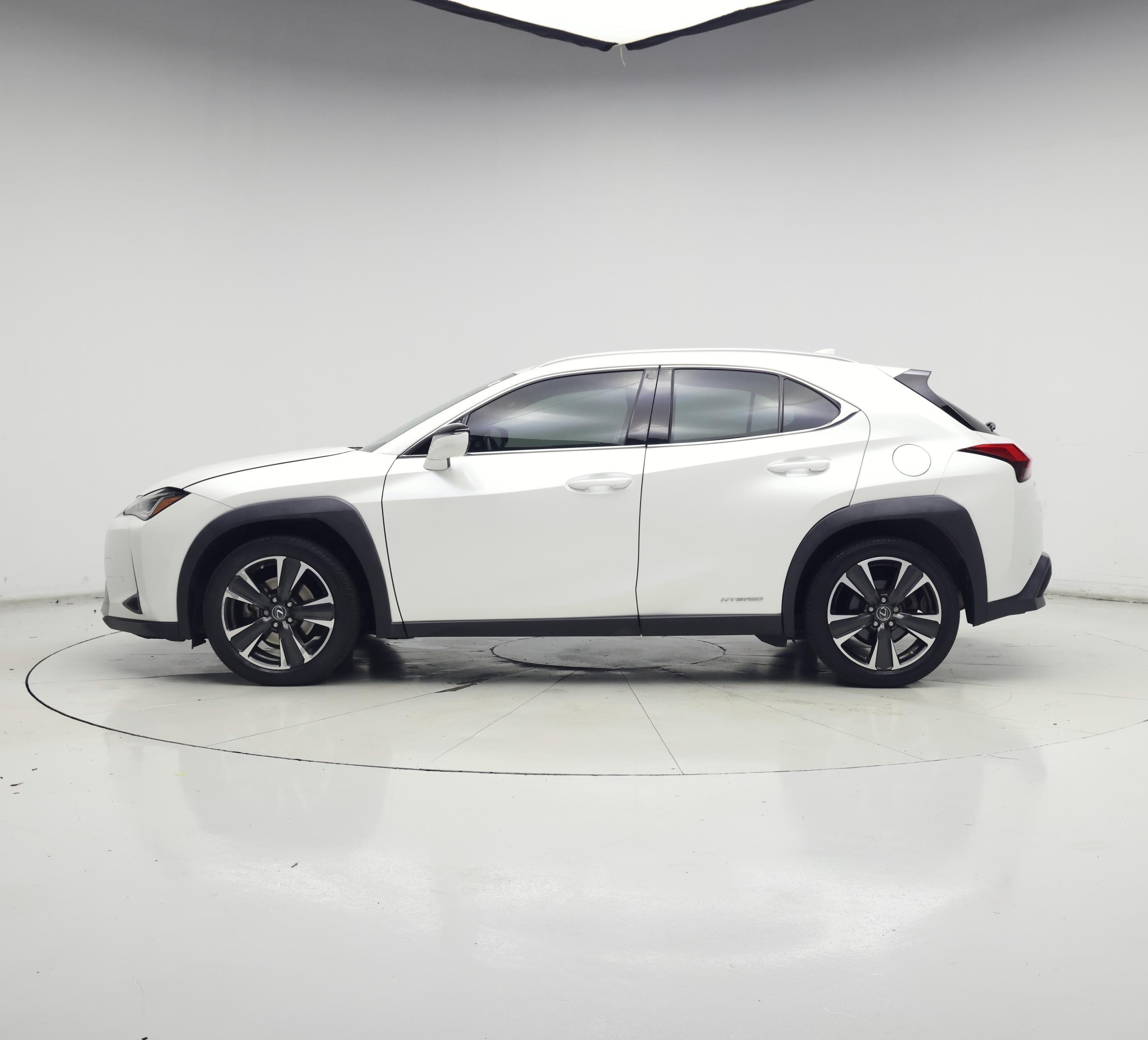 Thumbnail: 2019 Lexus UX - 3