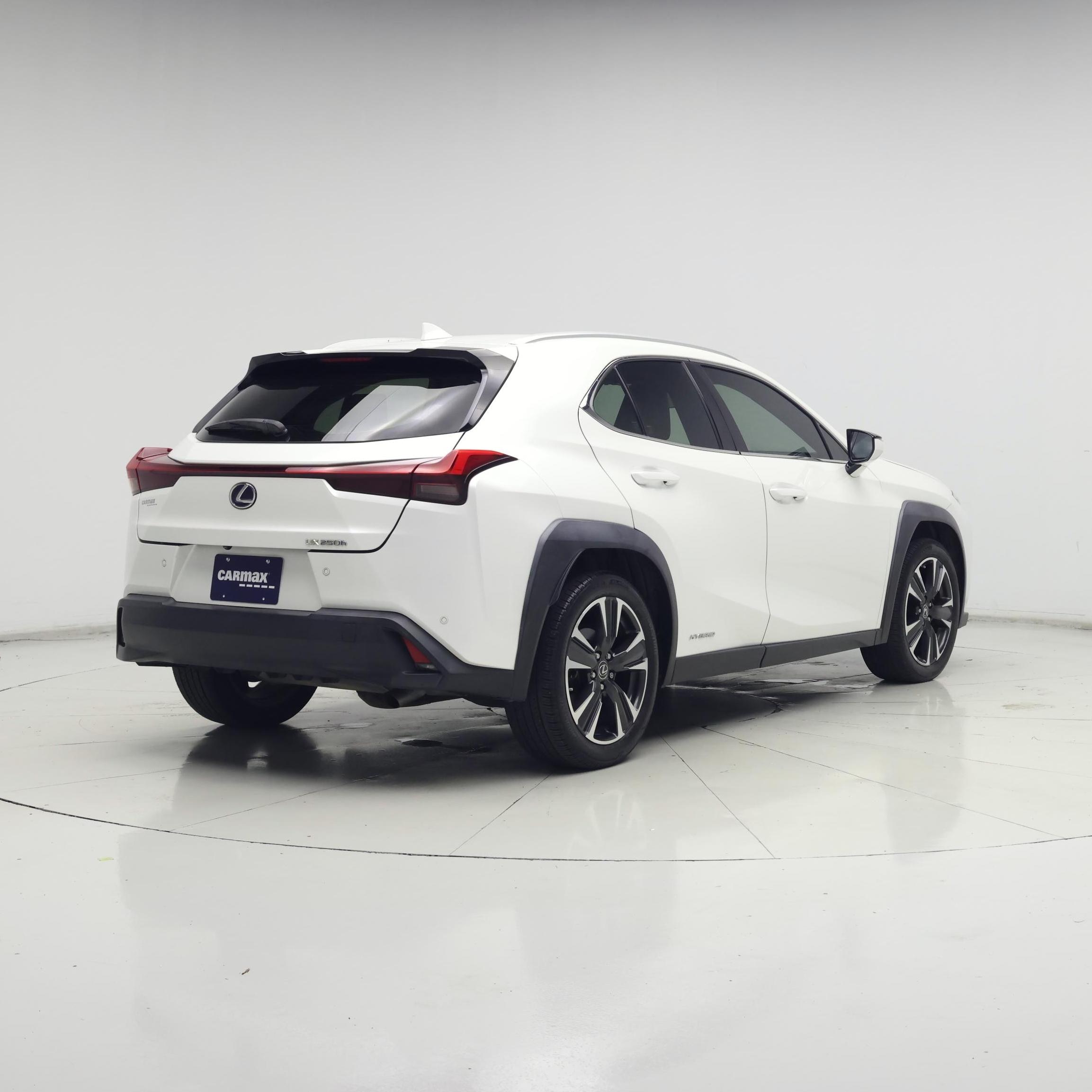 Thumbnail: 2019 Lexus UX - 8
