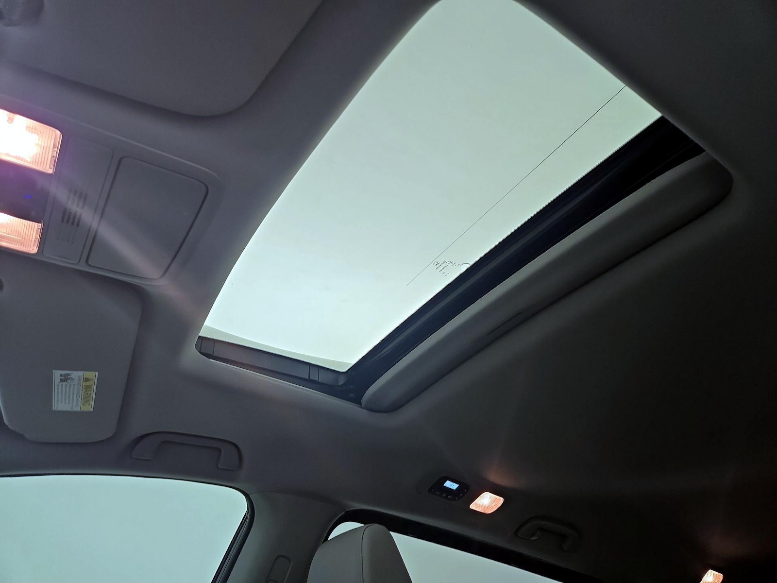 Sunroof(s) & Overhead Airbags