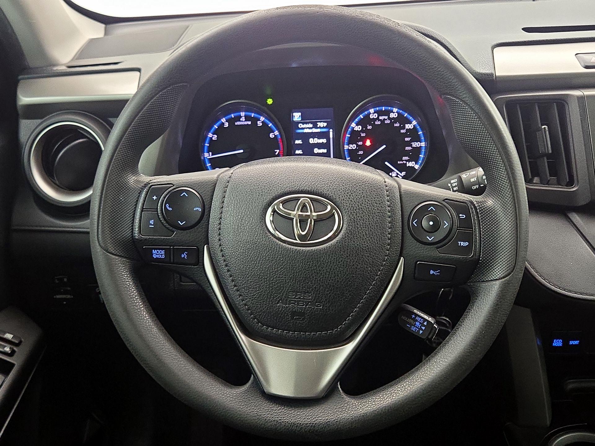 Thumbnail: 2018 Toyota RAV4 - 10