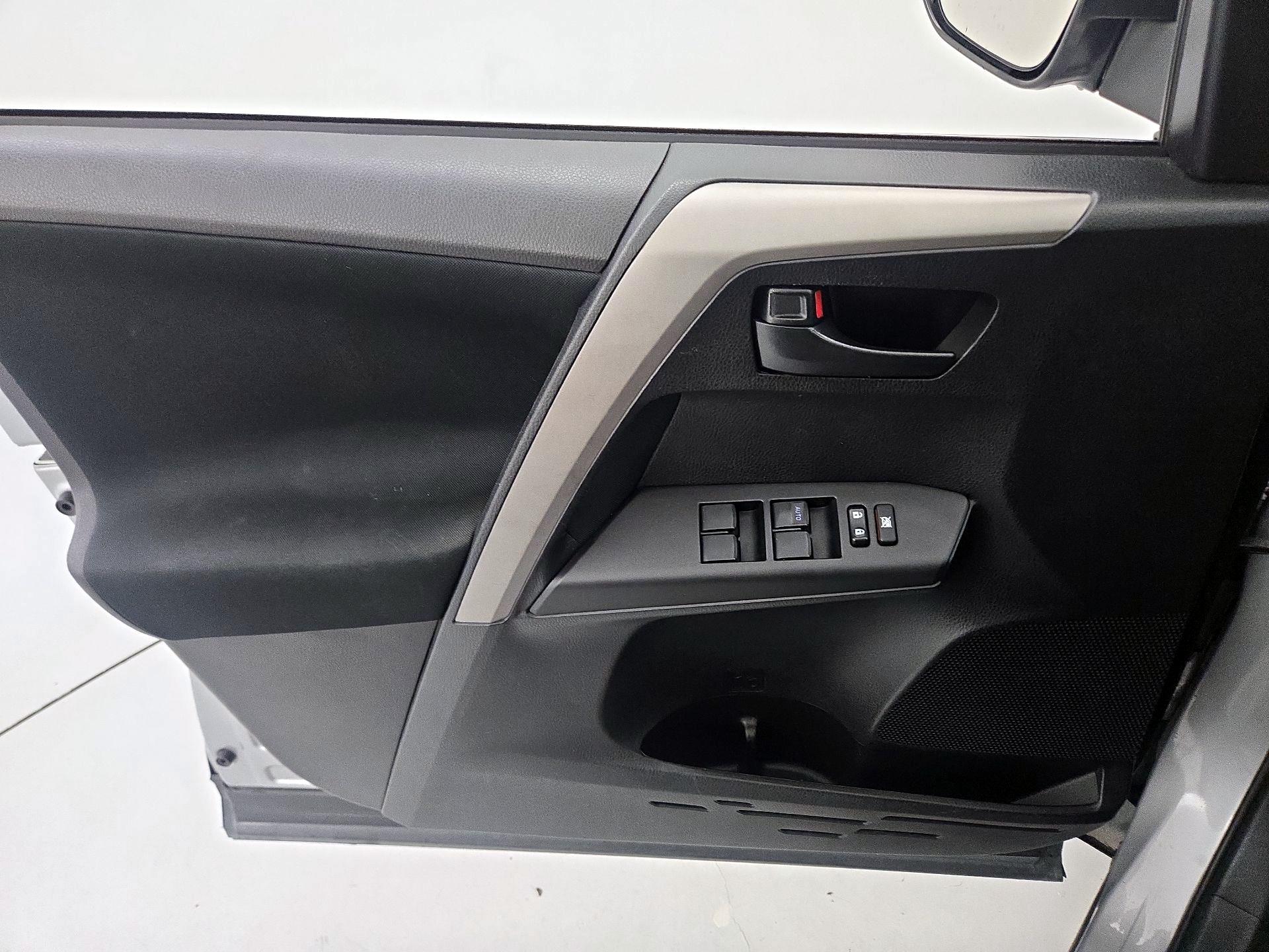 Thumbnail: 2018 Toyota RAV4 - 12