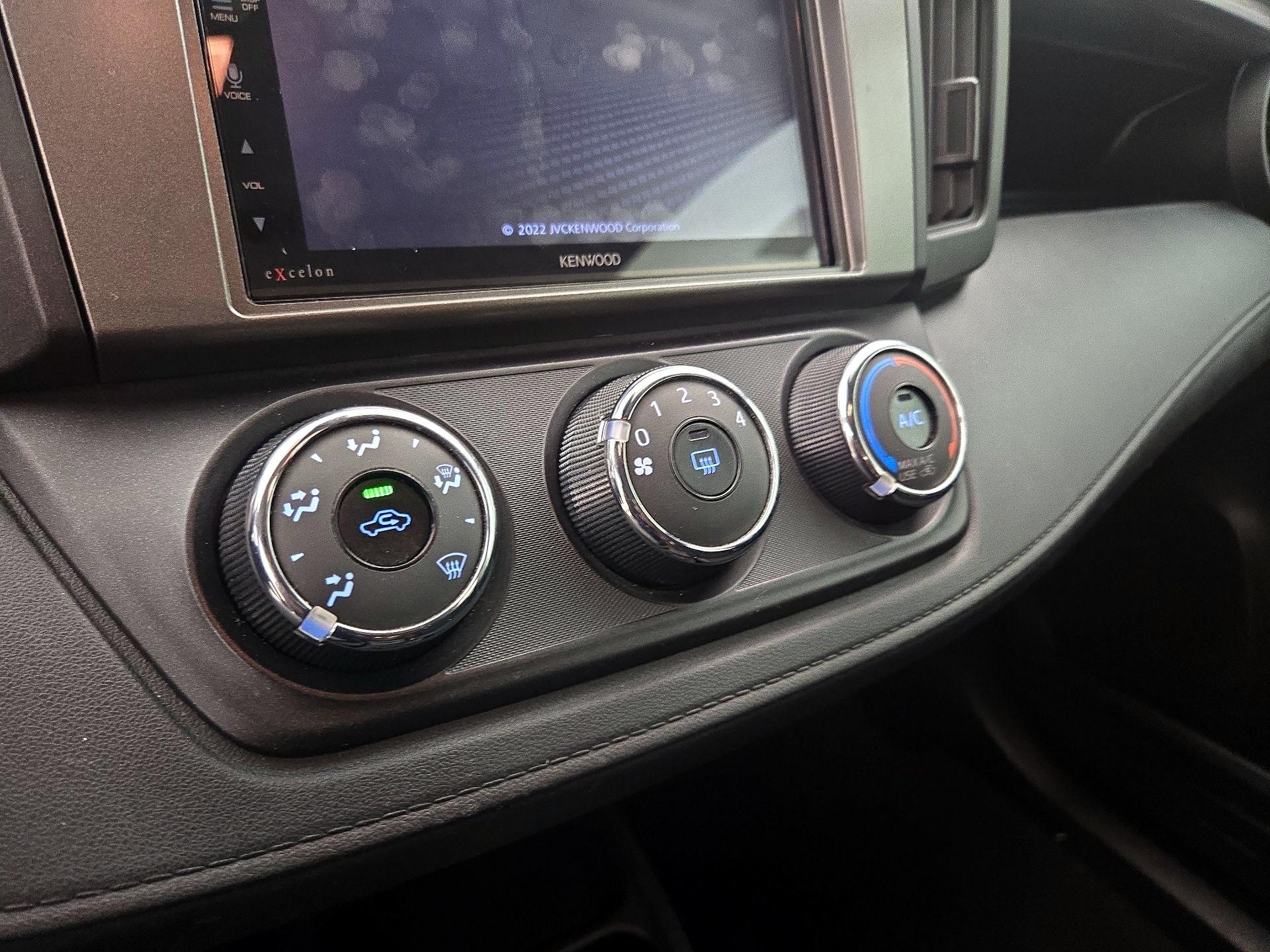 Thumbnail: 2018 Toyota RAV4 - 16