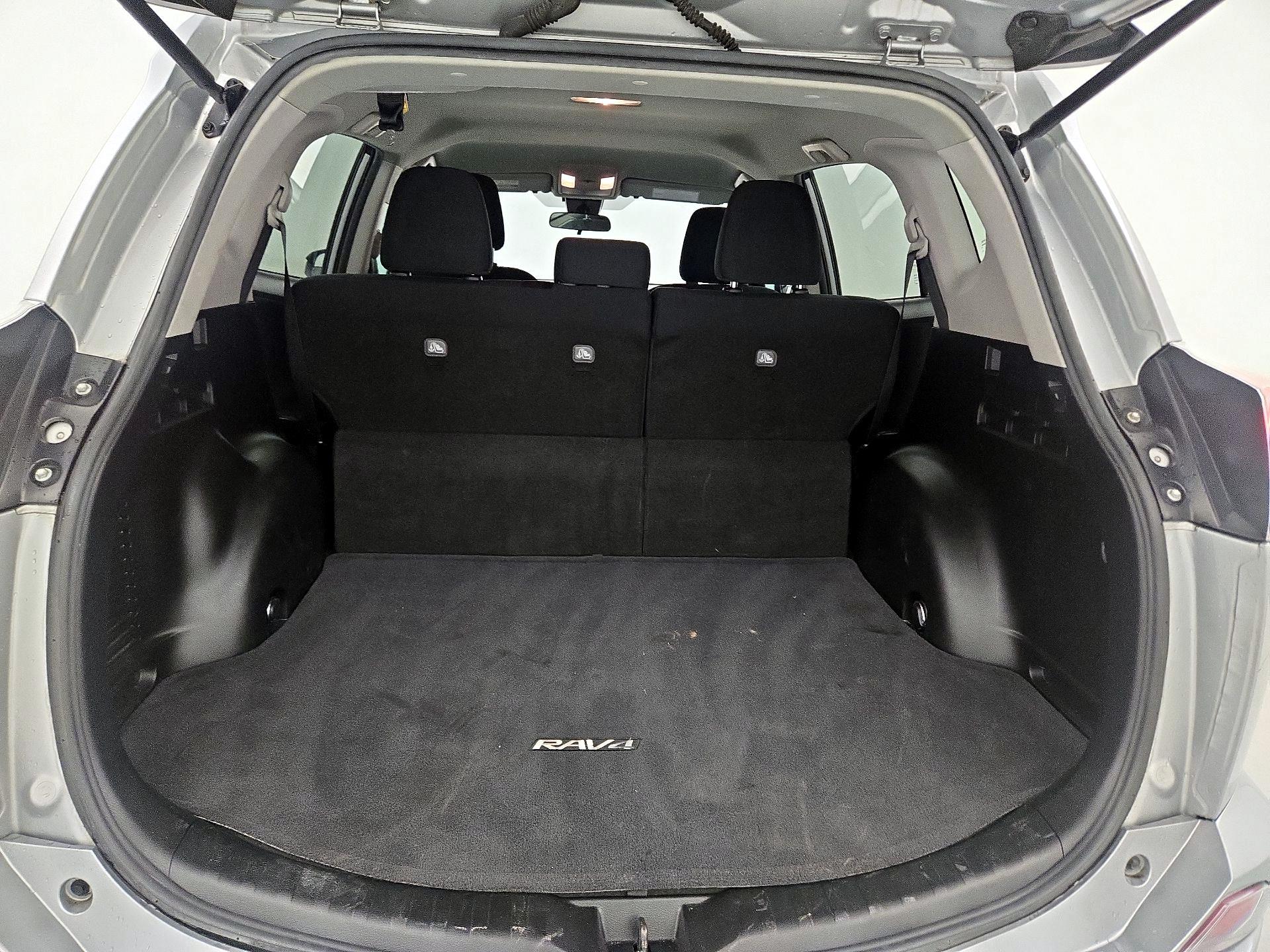 Thumbnail: 2018 Toyota RAV4 - 20