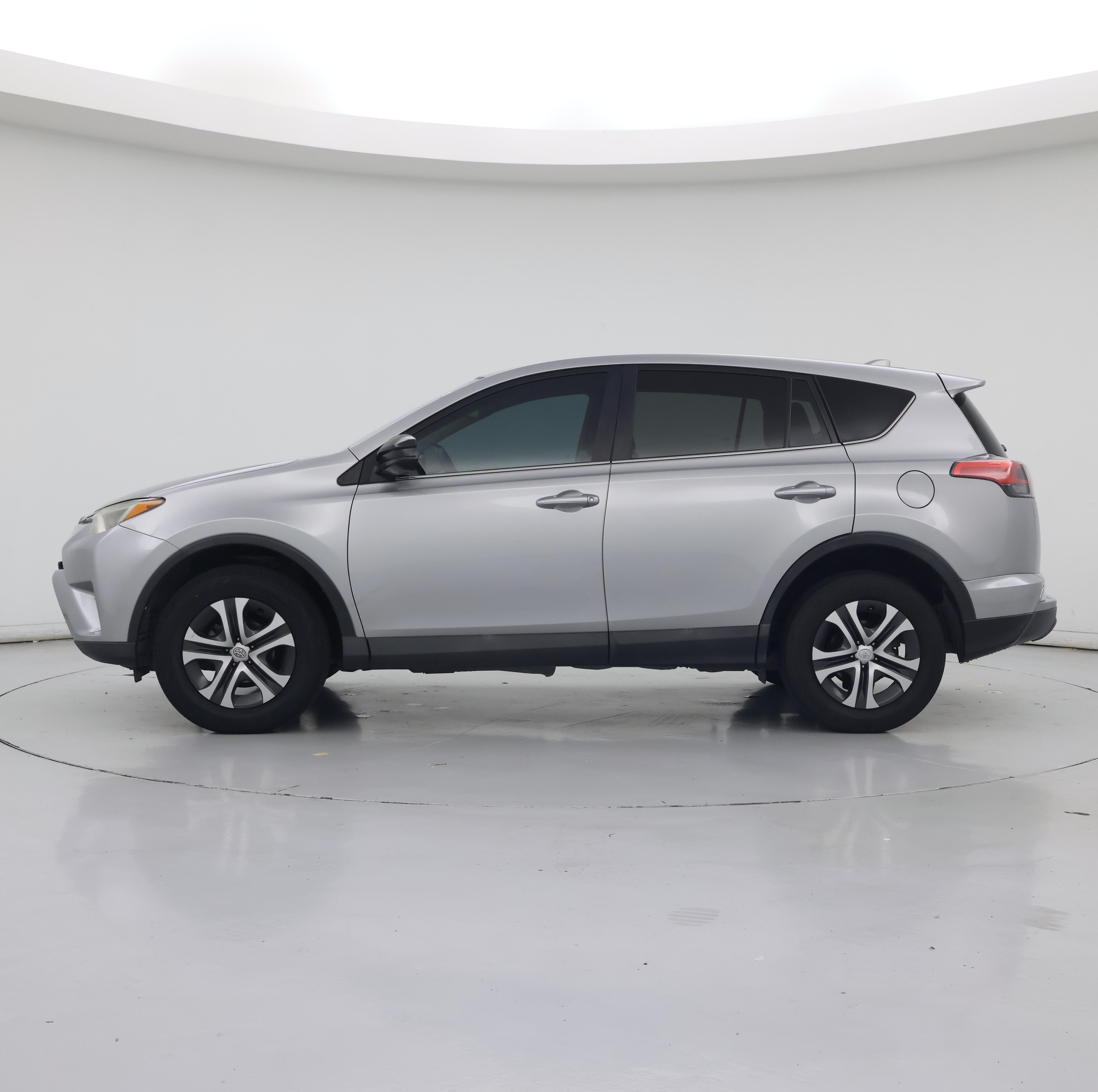Thumbnail: 2018 Toyota RAV4 - 3