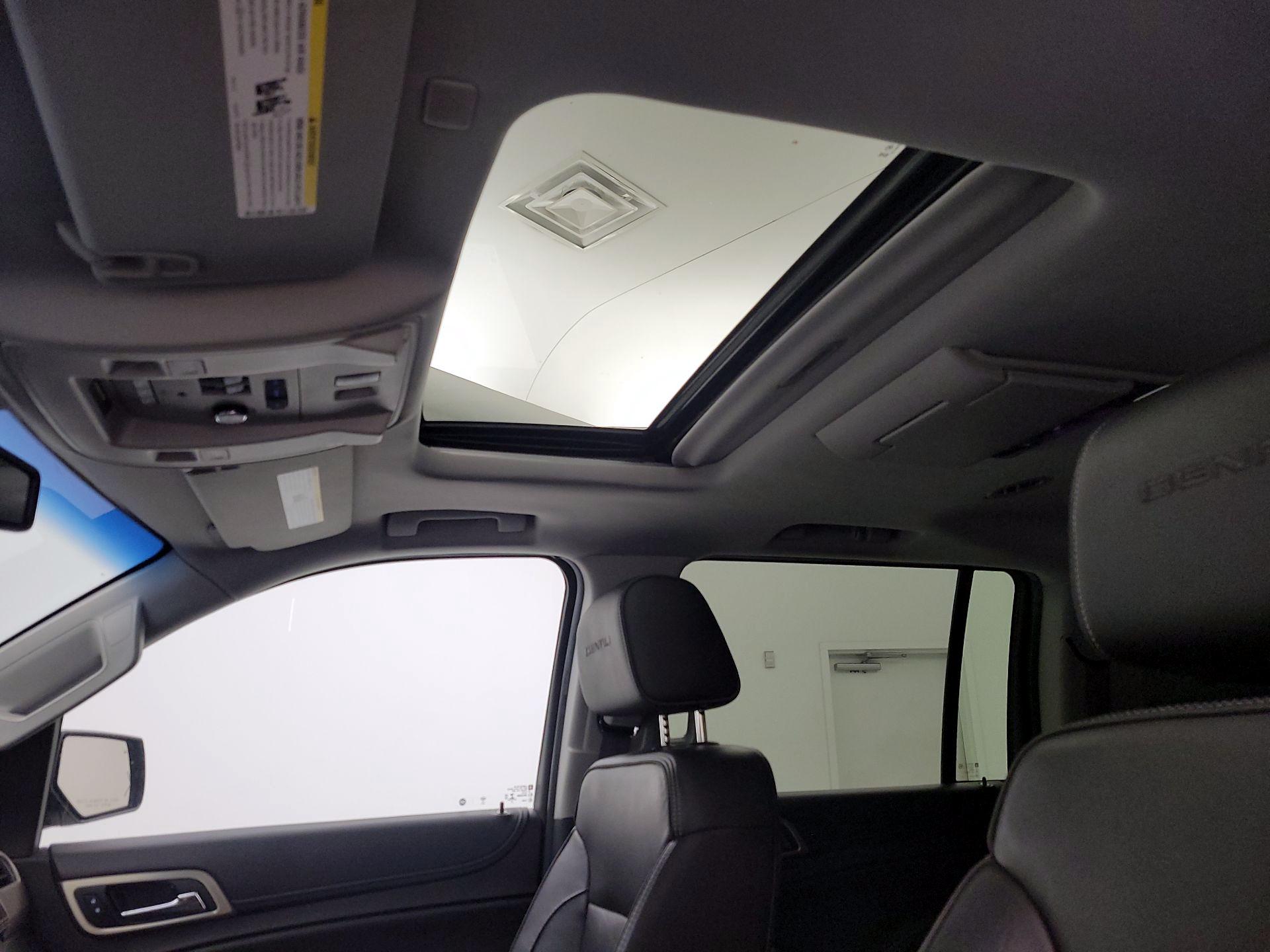 Thumbnail: 2019 GMC Yukon XL - 20