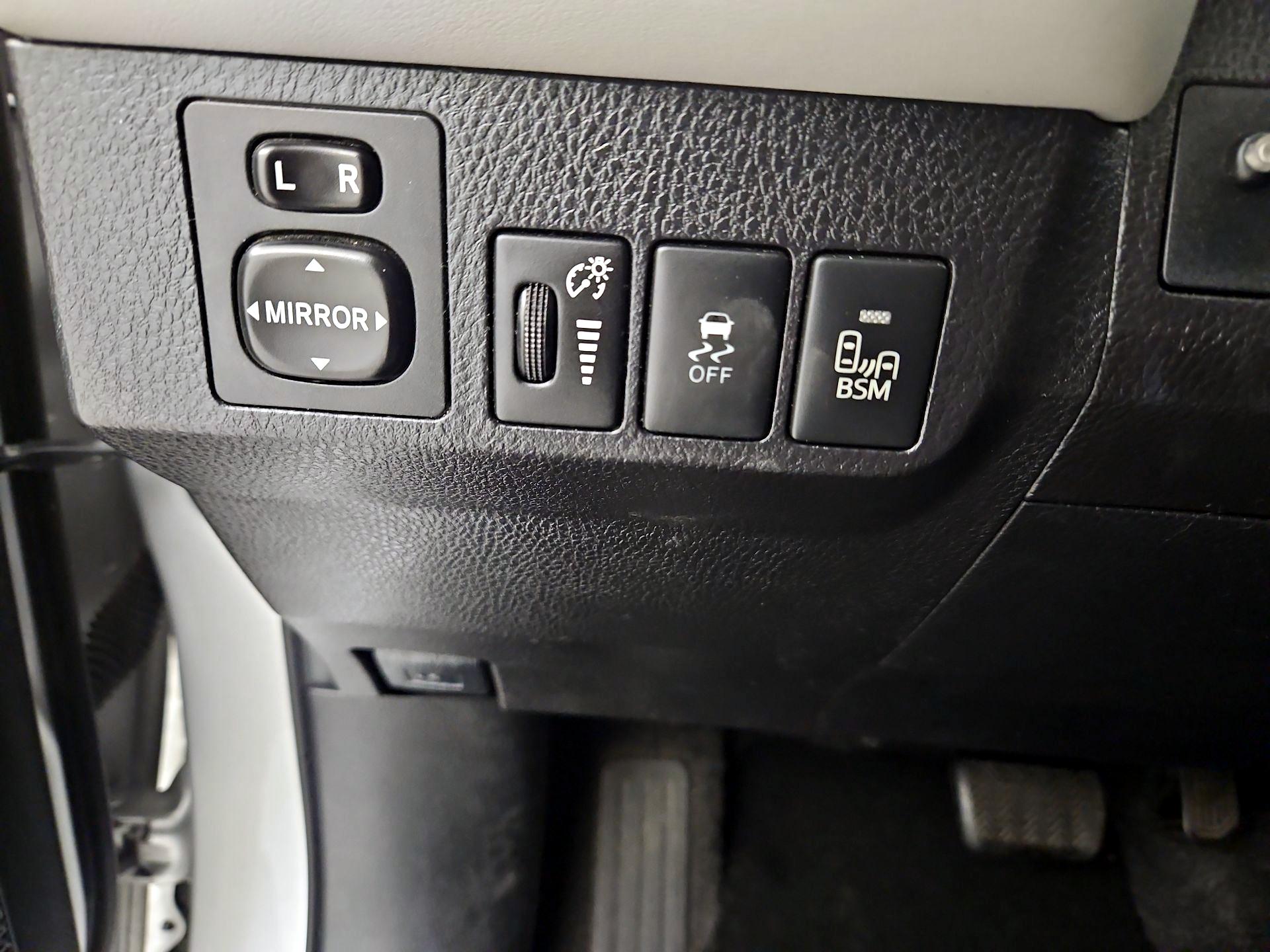 Thumbnail: 2015 Toyota RAV4 - 13
