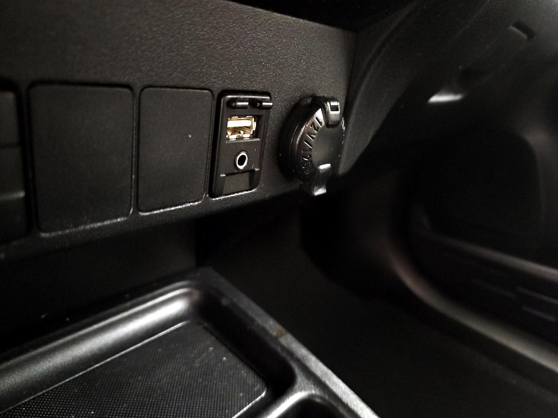 Thumbnail: 2015 Toyota RAV4 - 19