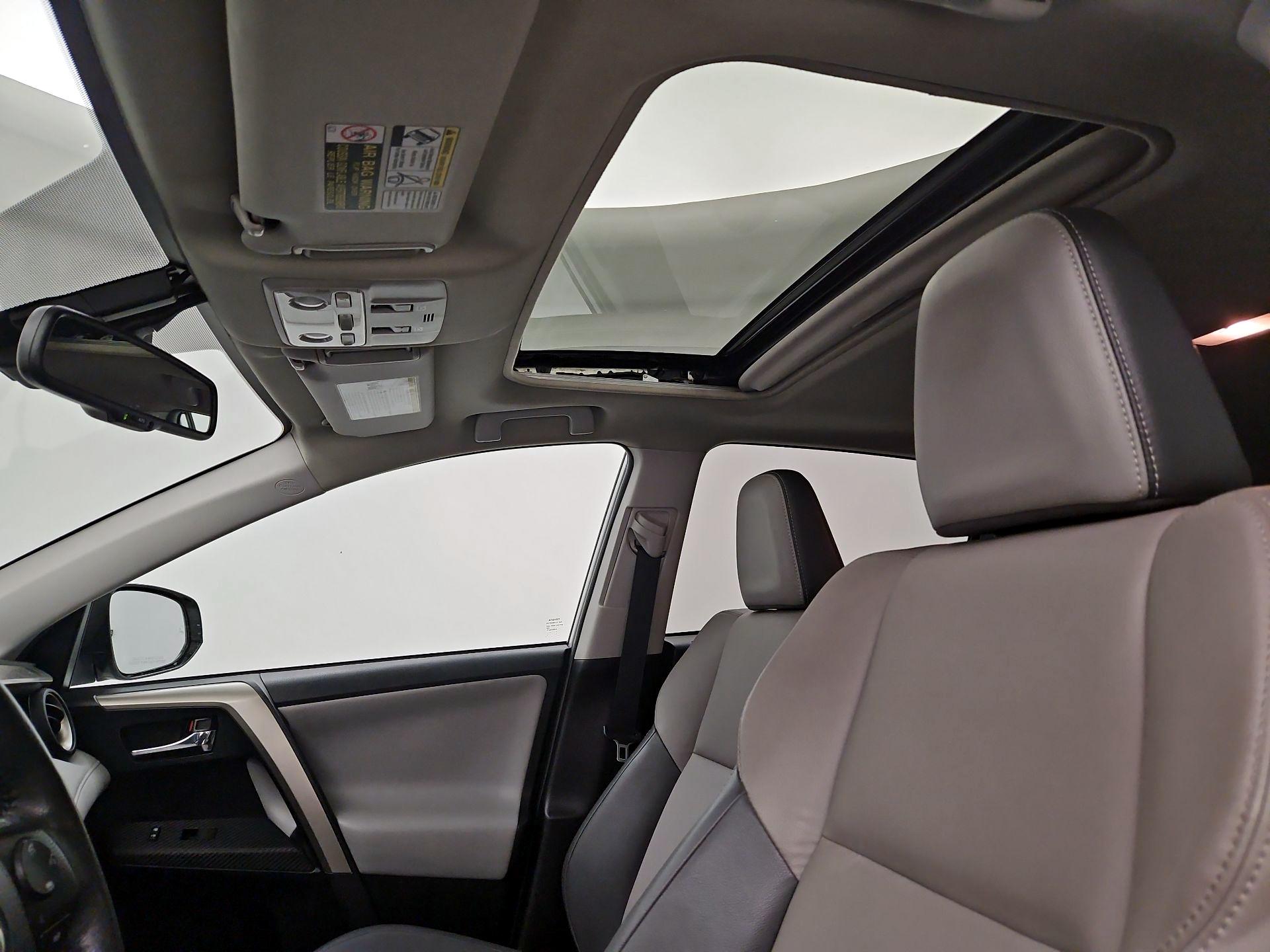 Thumbnail: 2015 Toyota RAV4 - 20