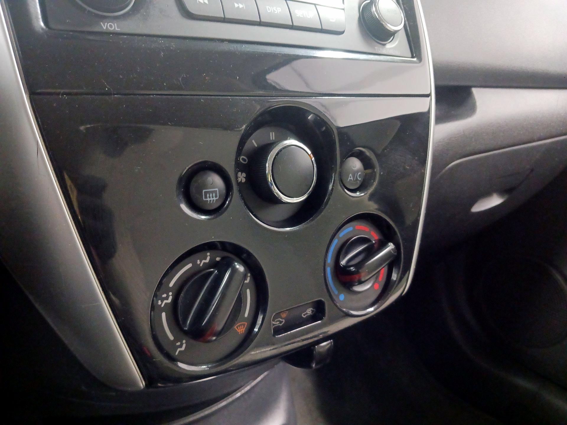 Thumbnail: 2015 Nissan Versa Note - 15