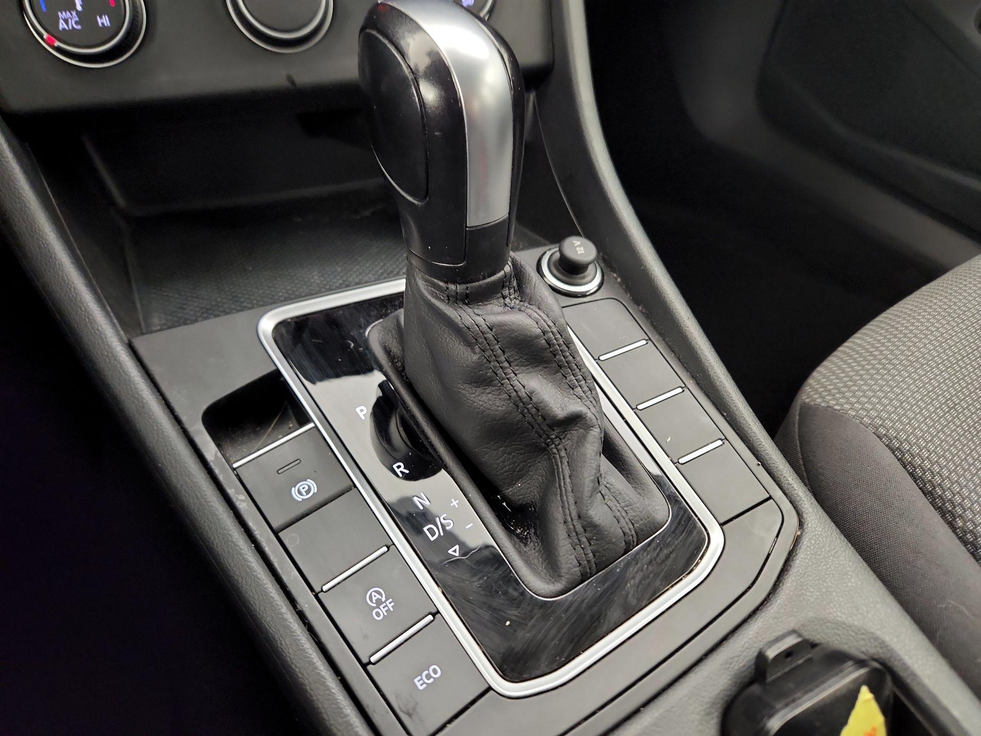 Thumbnail: 2020 Volkswagen Jetta - 17