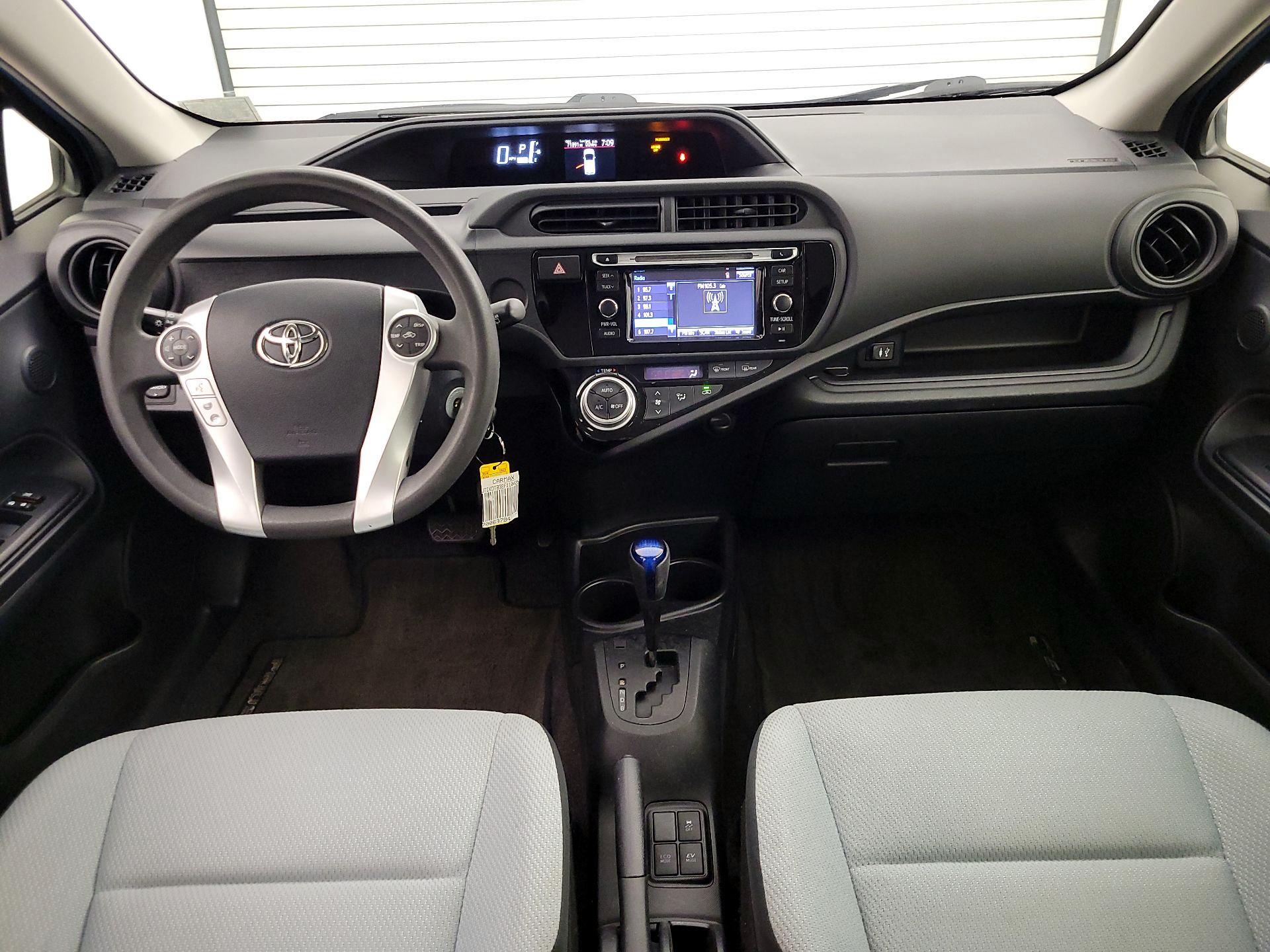 Thumbnail: 2015 Toyota Prius c - 9