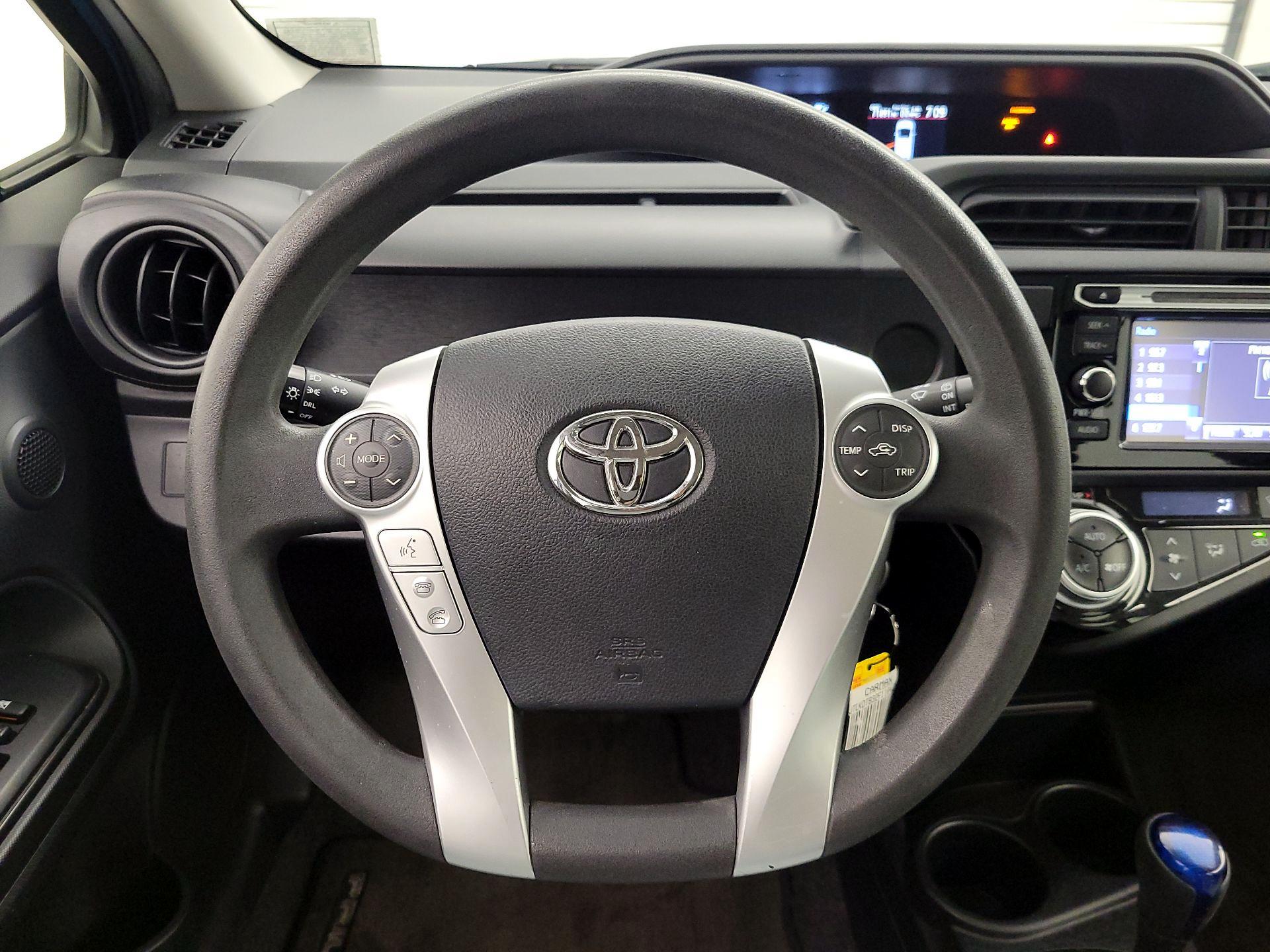Thumbnail: 2015 Toyota Prius c - 10