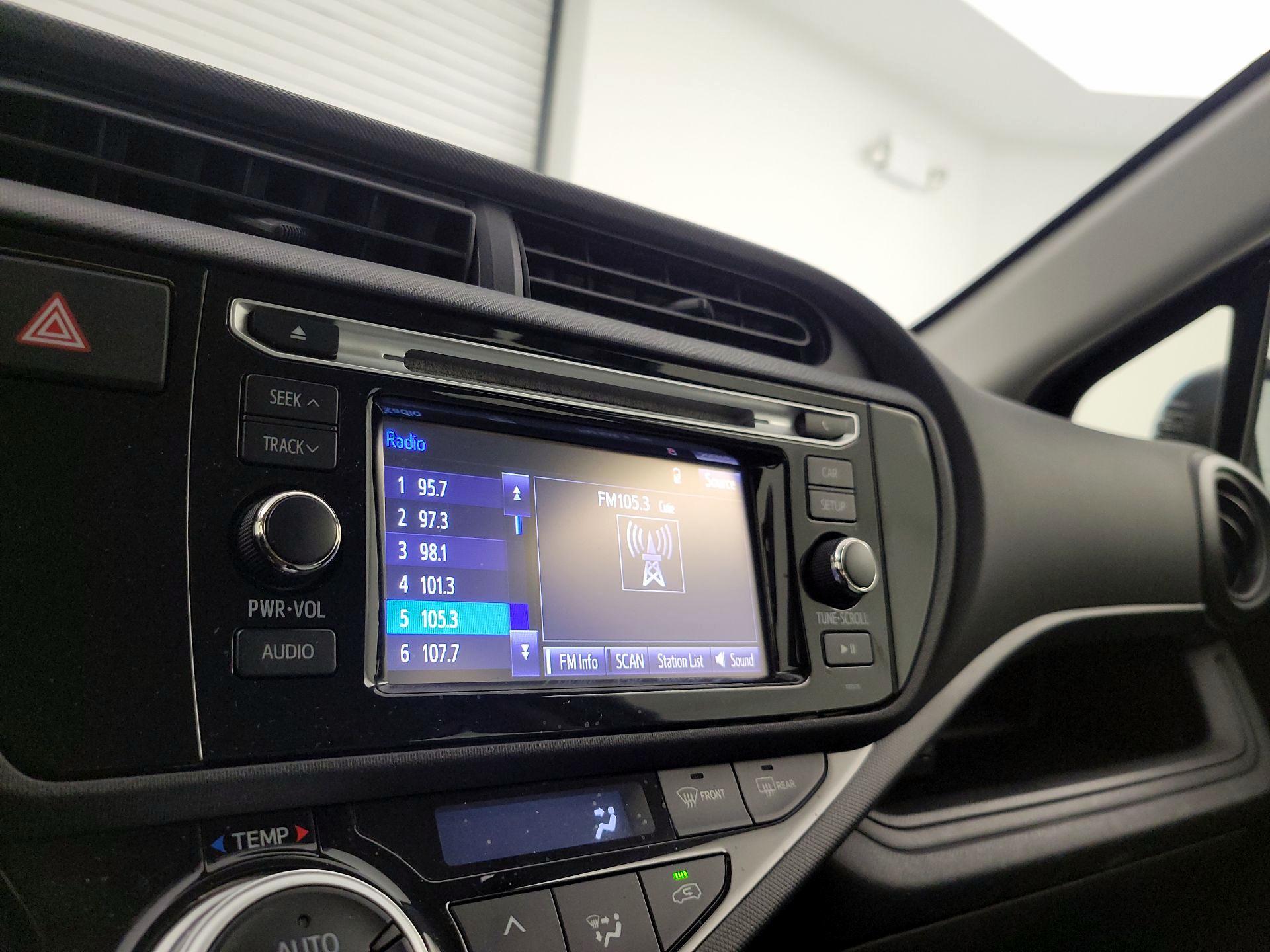 Thumbnail: 2015 Toyota Prius c - 14