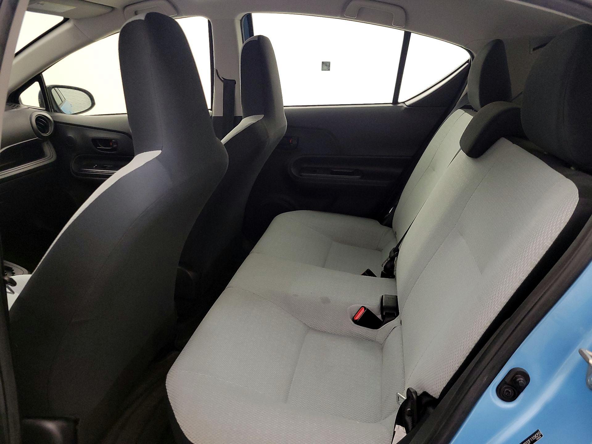 Thumbnail: 2015 Toyota Prius c - 18