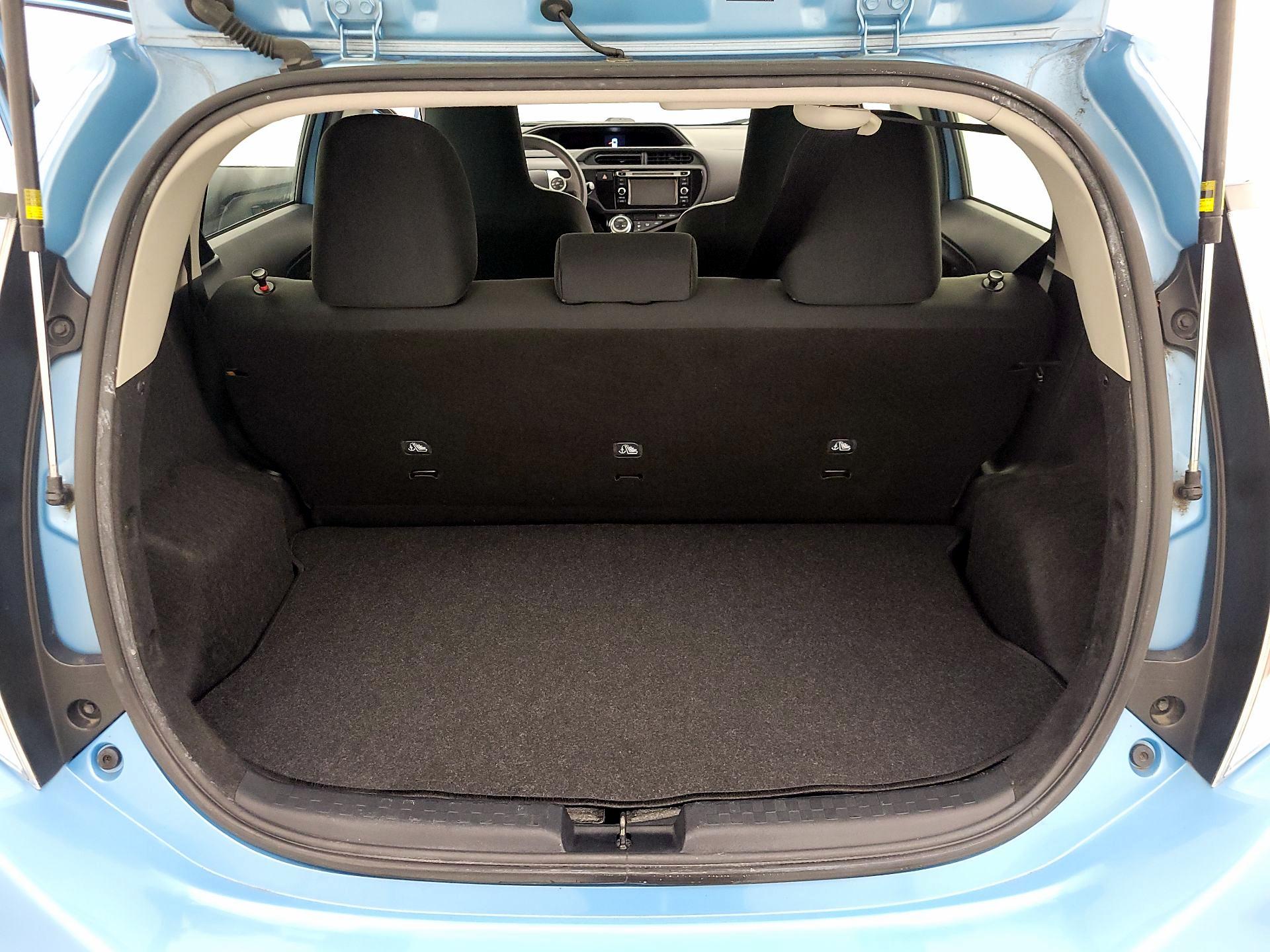 Thumbnail: 2015 Toyota Prius c - 19