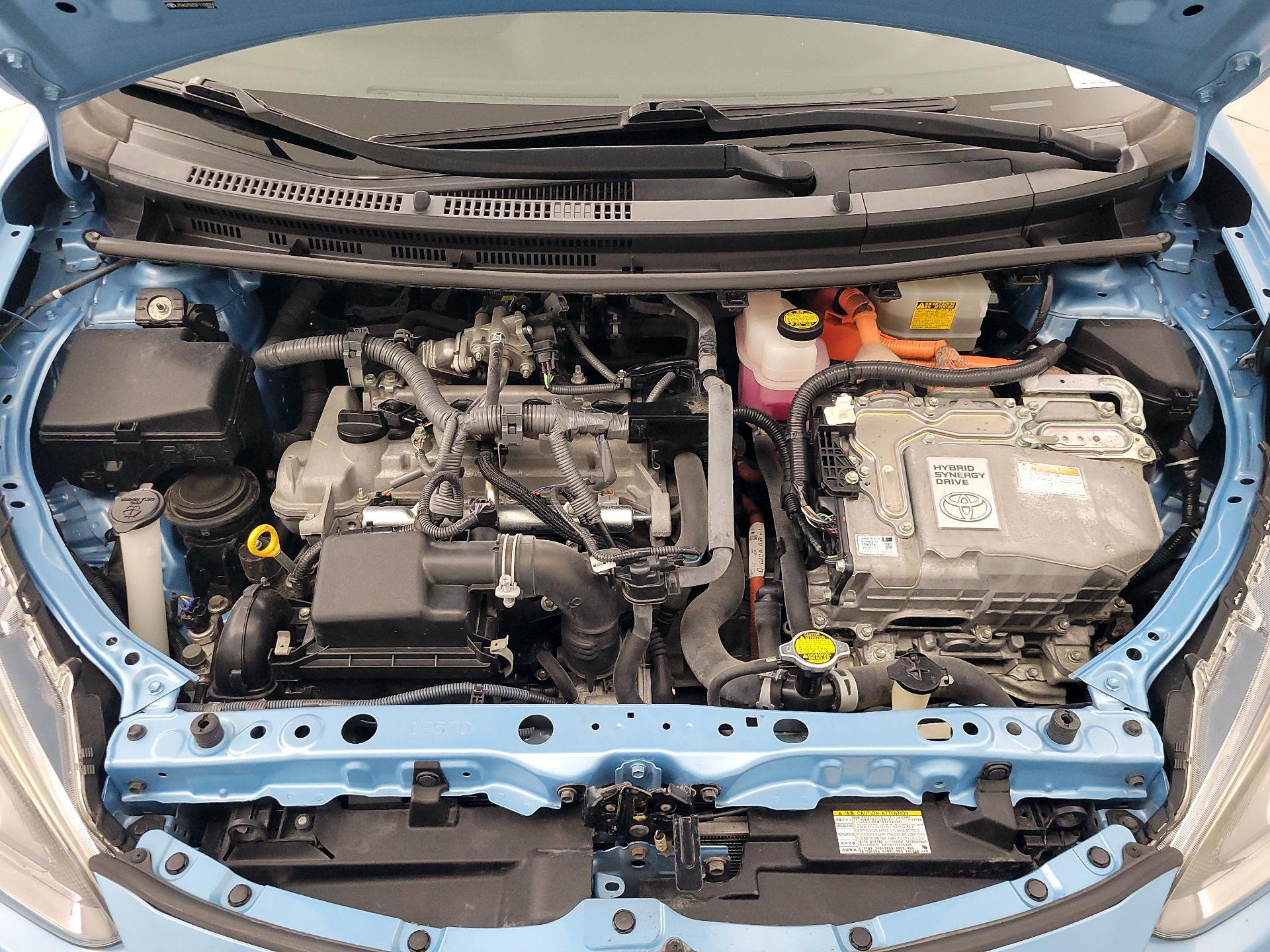 Thumbnail: 2015 Toyota Prius c - 20