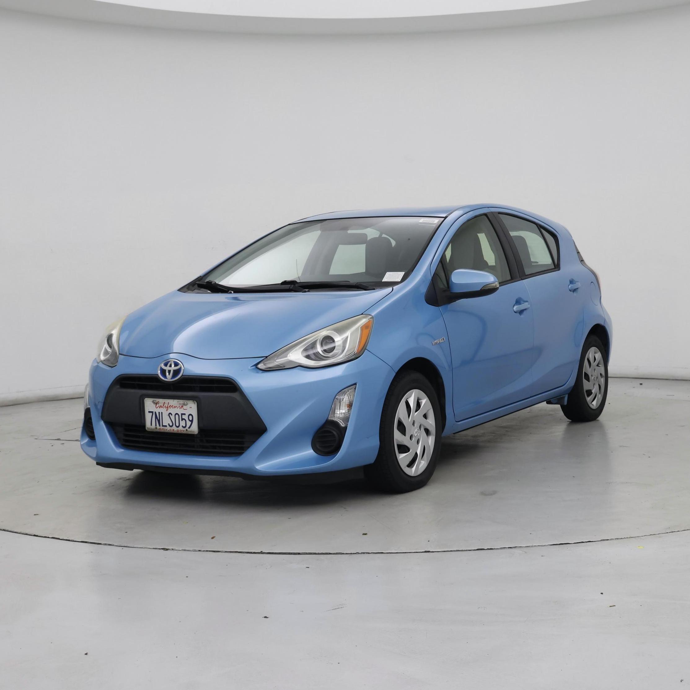 Thumbnail: 2015 Toyota Prius c - 4
