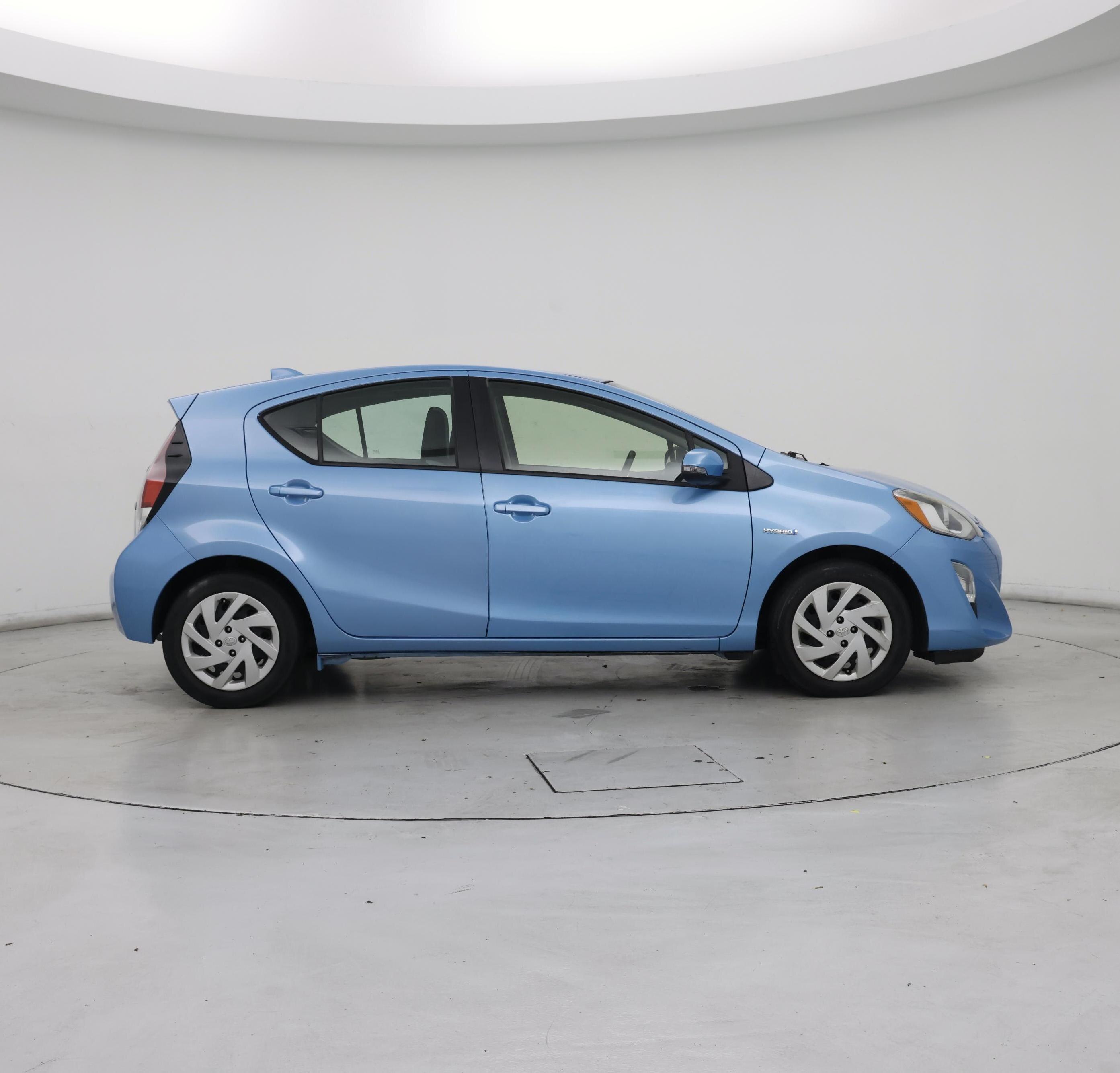 Thumbnail: 2015 Toyota Prius c - 7