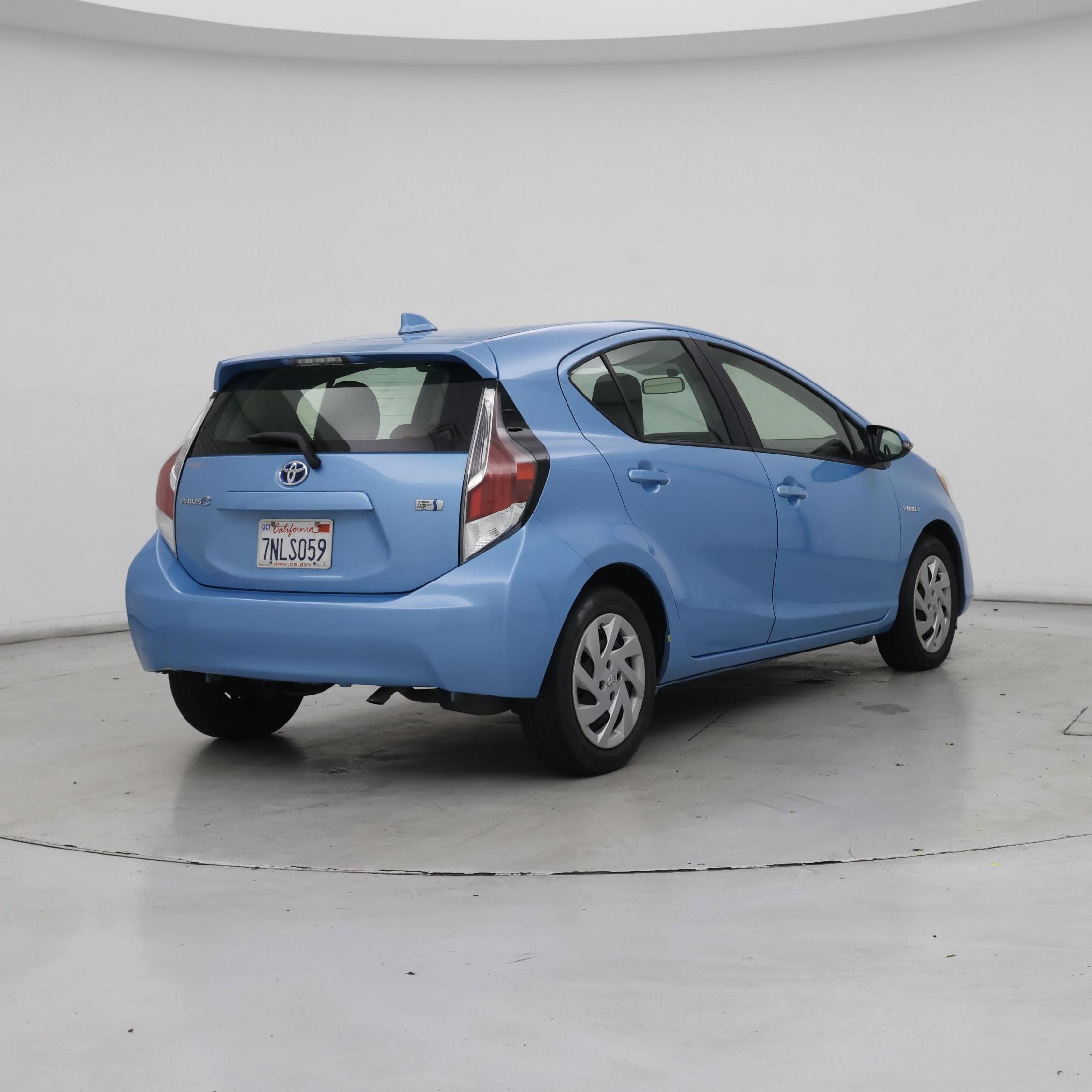 Thumbnail: 2015 Toyota Prius c - 8