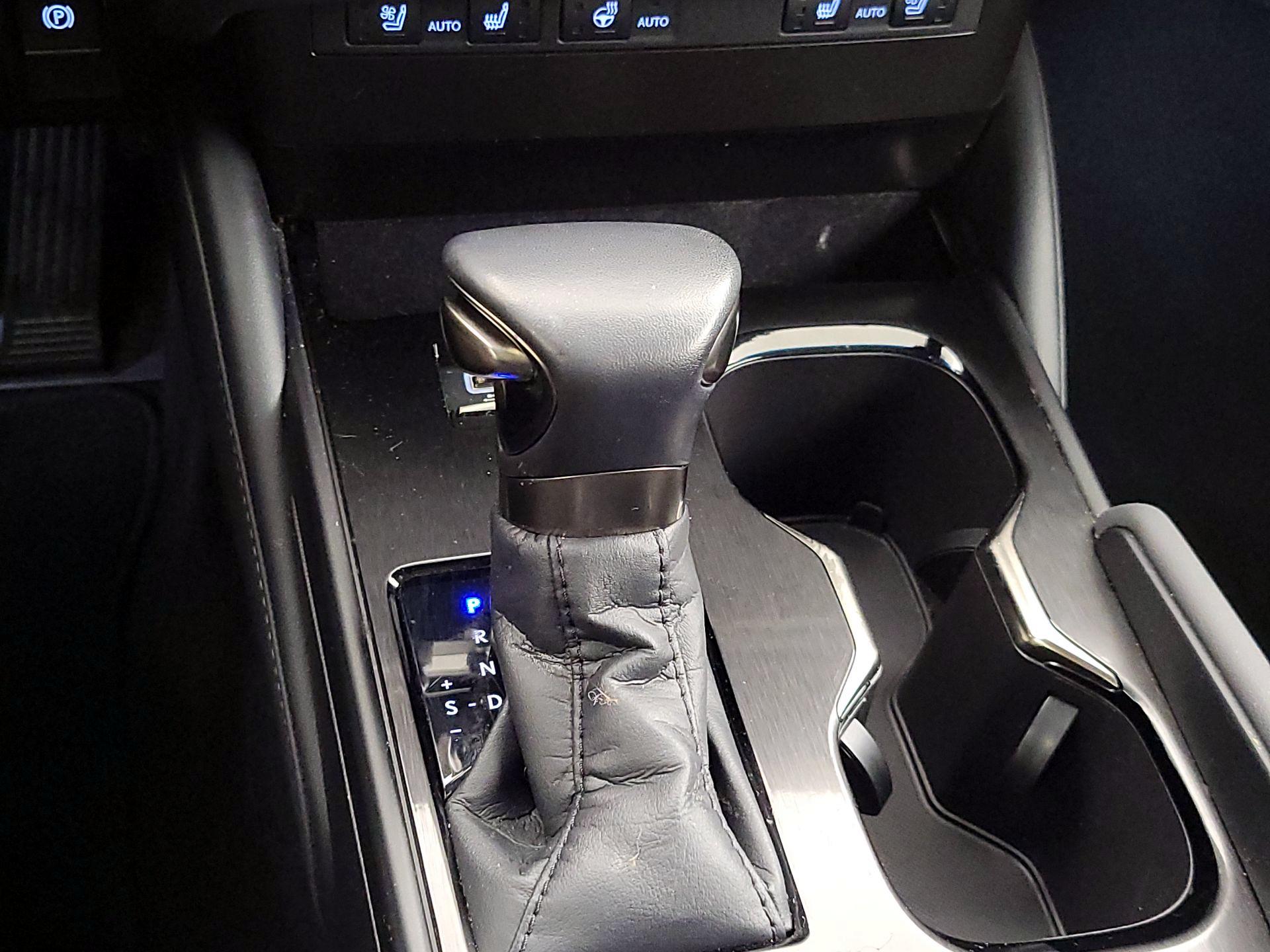 Thumbnail: 2023 Lexus ES - 17