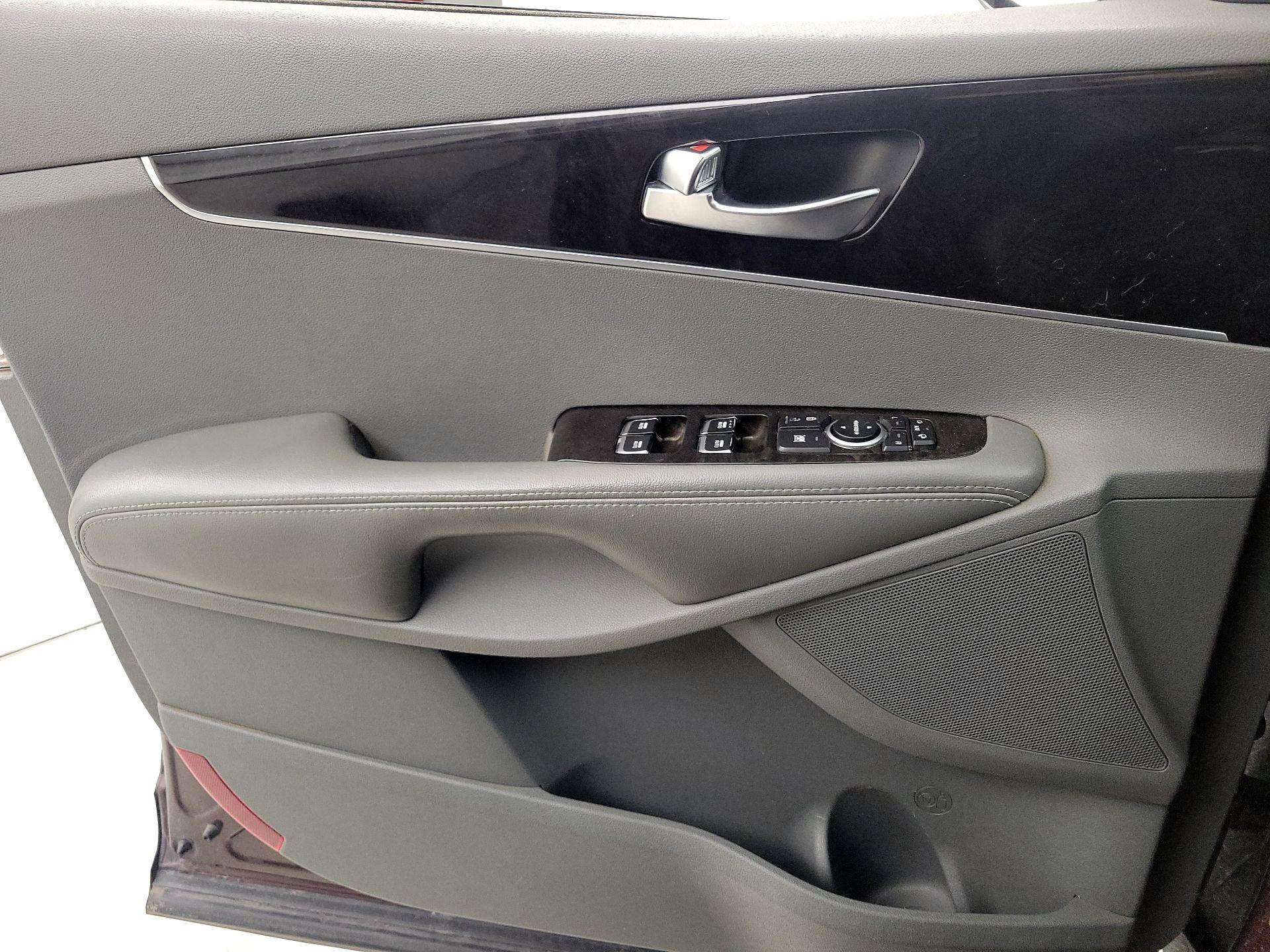 Thumbnail: 2016 Kia Sorento - 12