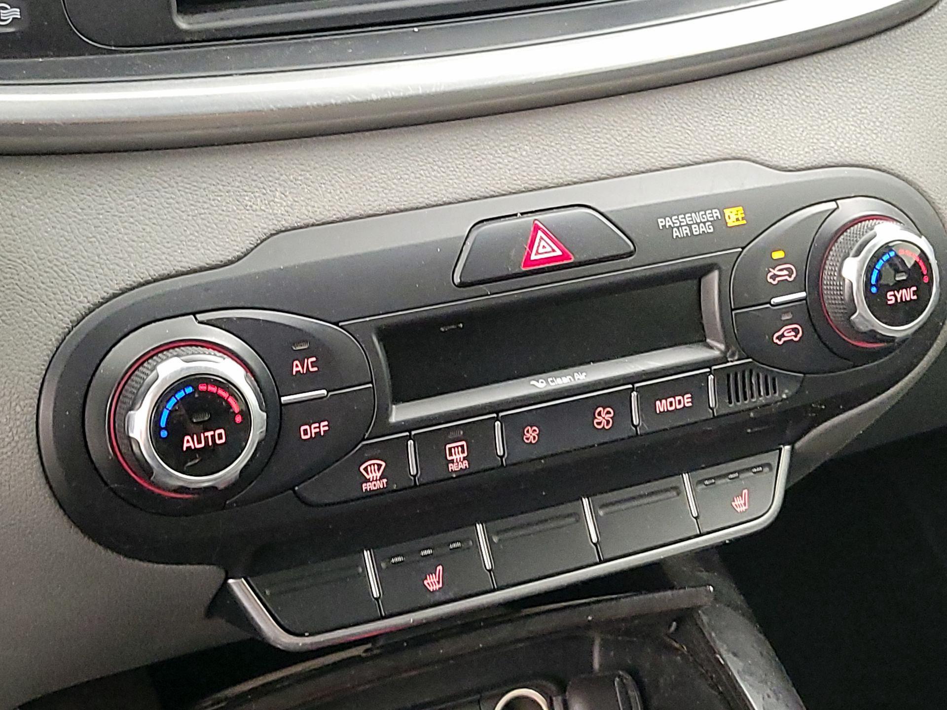 Thumbnail: 2016 Kia Sorento - 14