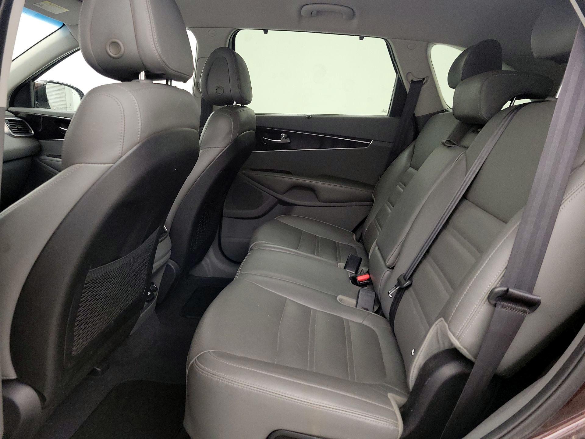 Thumbnail: 2016 Kia Sorento - 16