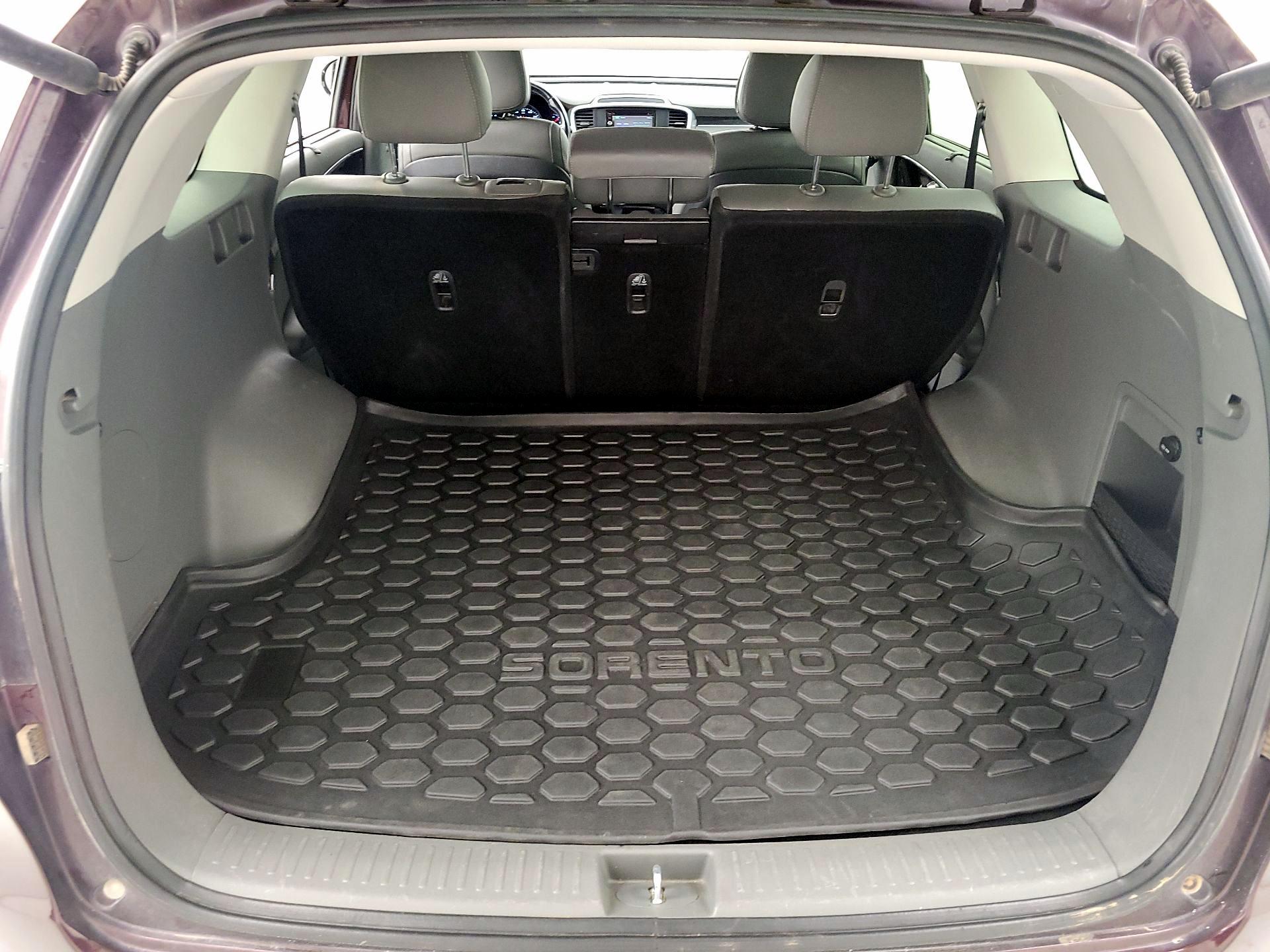Thumbnail: 2016 Kia Sorento - 17