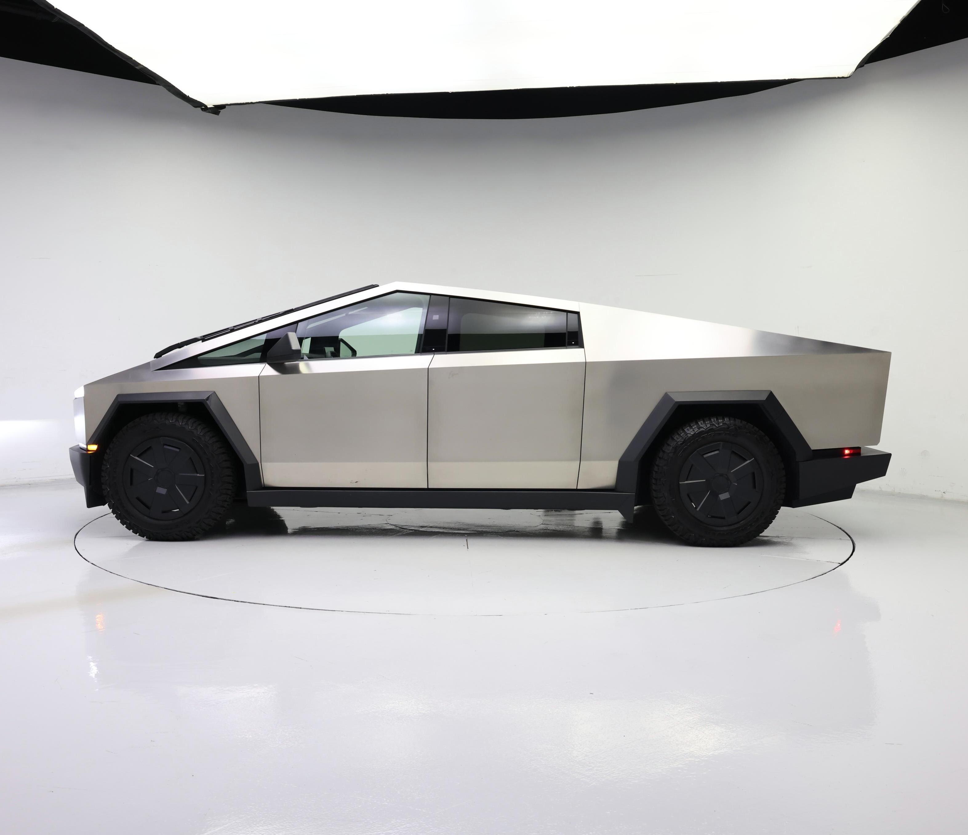Thumbnail: 2025 Tesla Cybertruck - 3