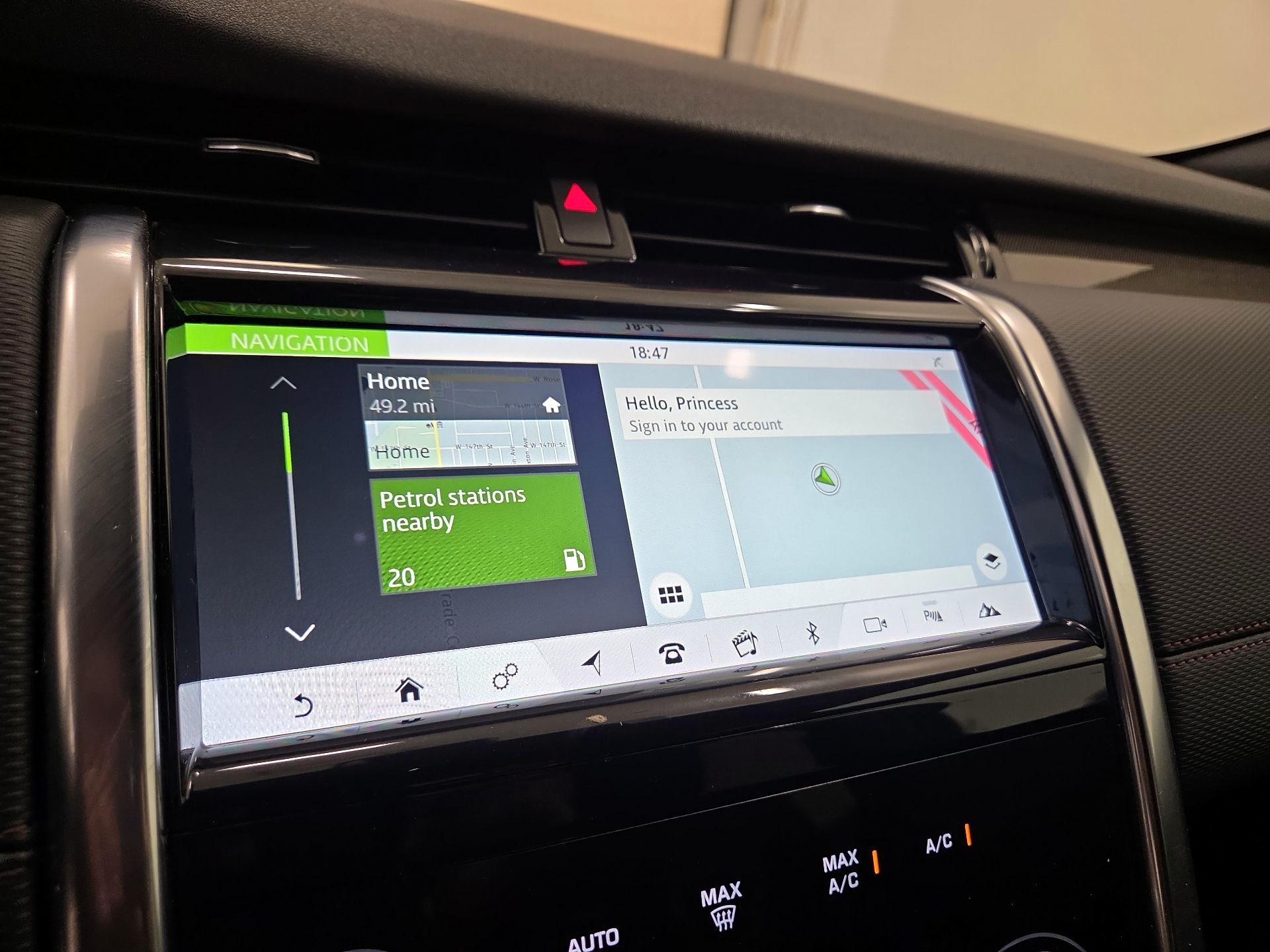 Thumbnail: 2020 Land Rover Discovery Sport - 14