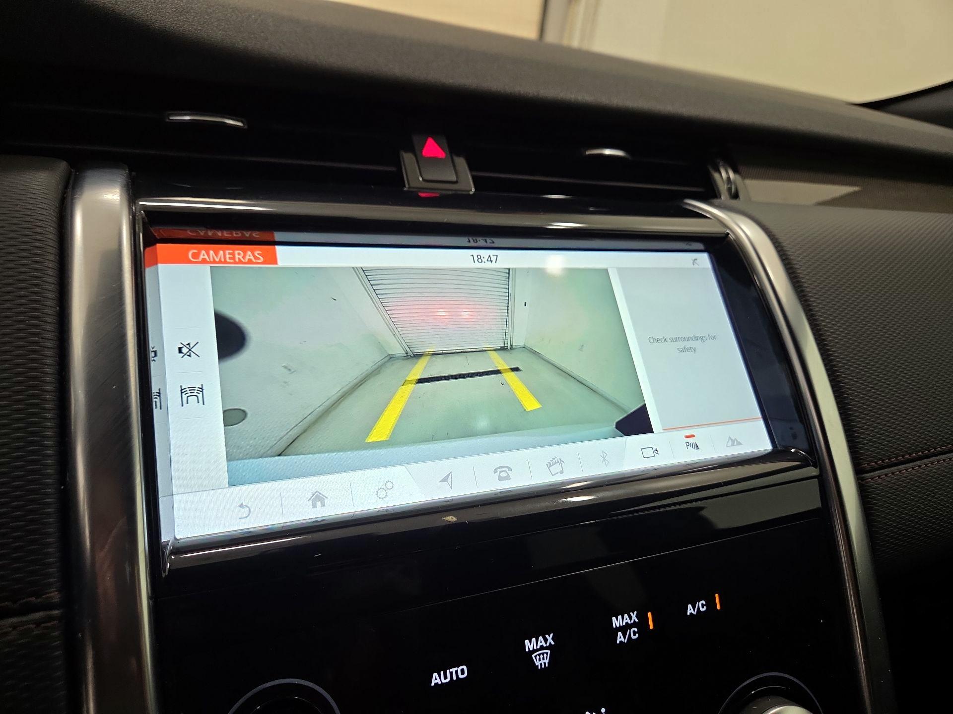 Thumbnail: 2020 Land Rover Discovery Sport - 15