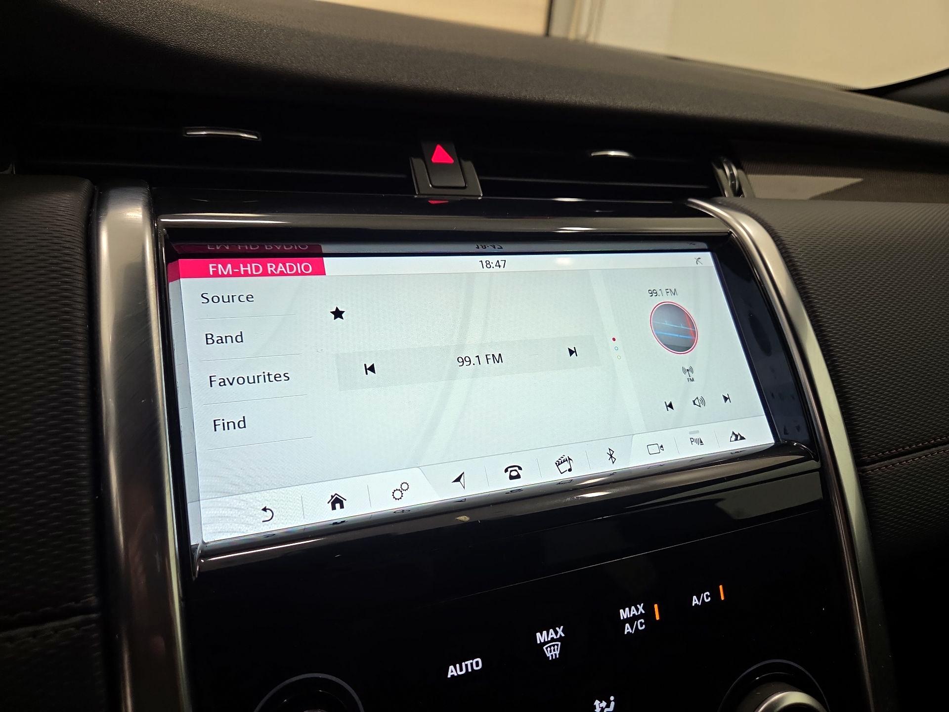 Thumbnail: 2020 Land Rover Discovery Sport - 16