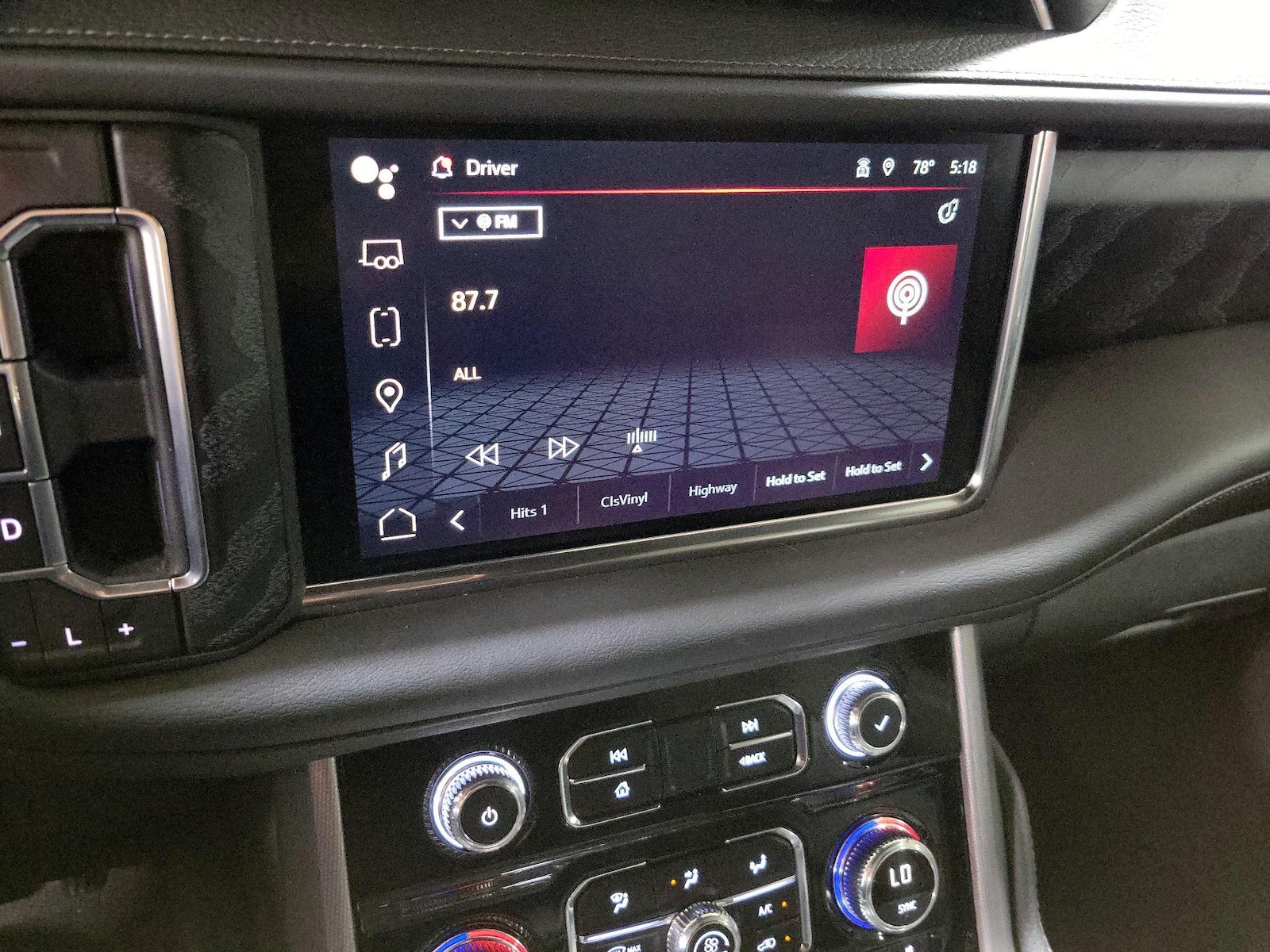 2024 GMC Yukon Denali - Photo 17