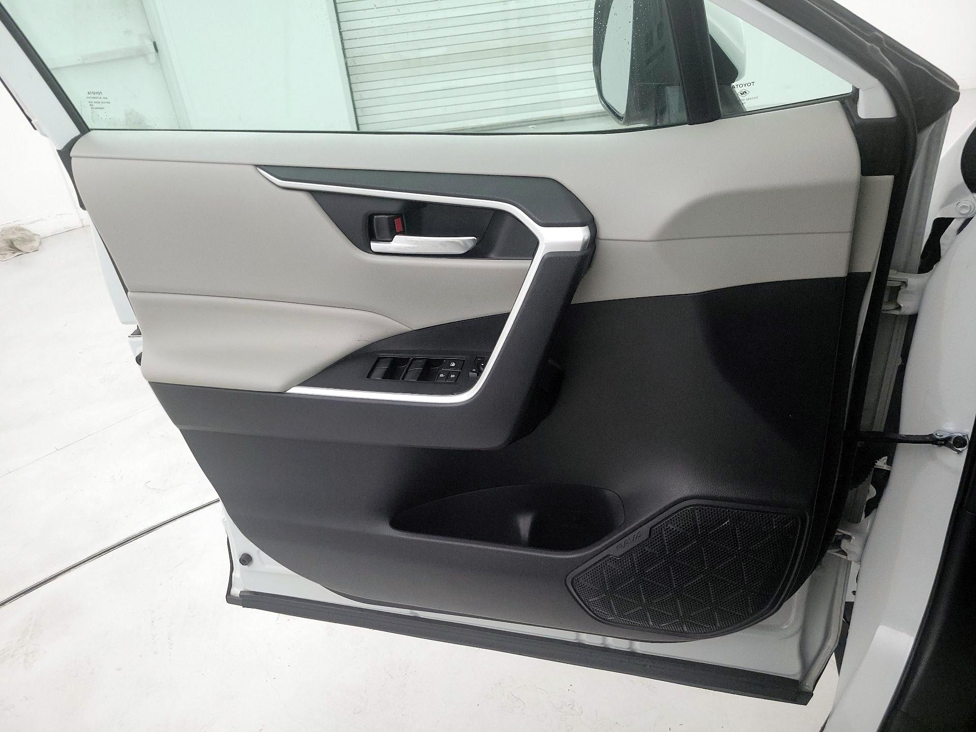 Thumbnail: 2019 Toyota RAV4 - 12
