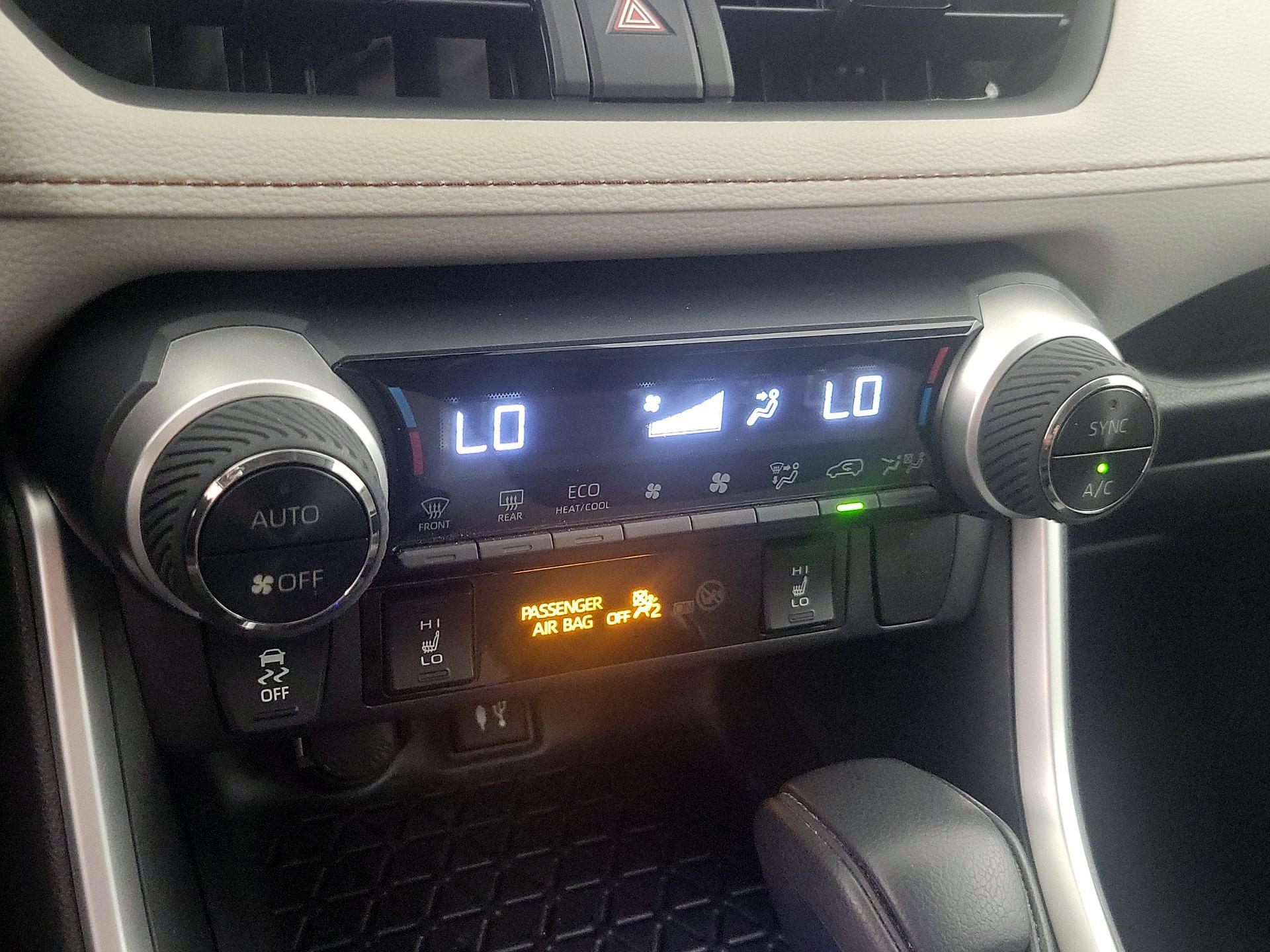 Thumbnail: 2019 Toyota RAV4 - 16
