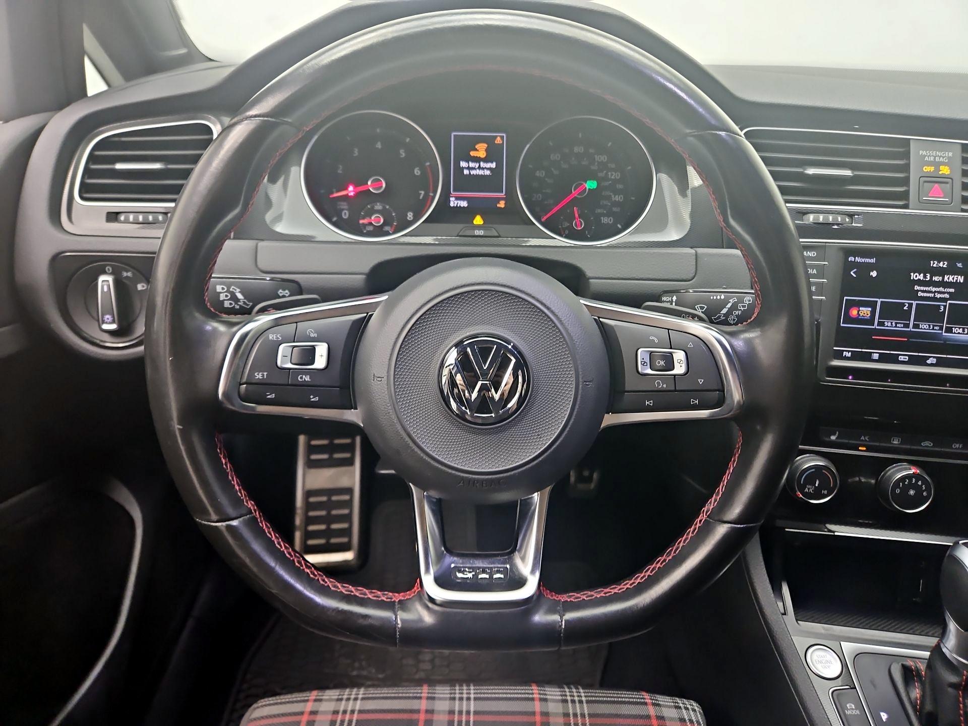 Thumbnail: 2017 Volkswagen Golf - 10
