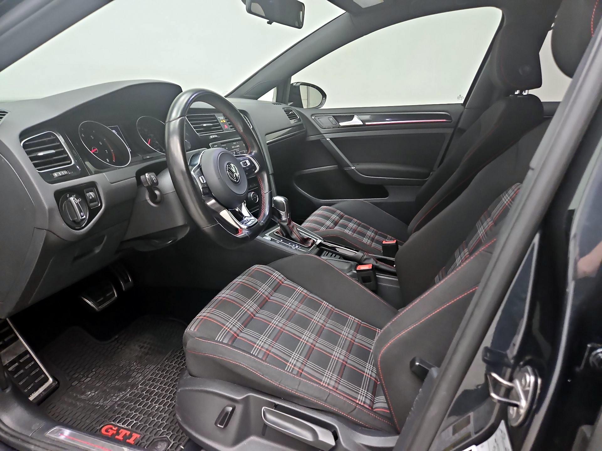 Thumbnail: 2017 Volkswagen Golf - 11