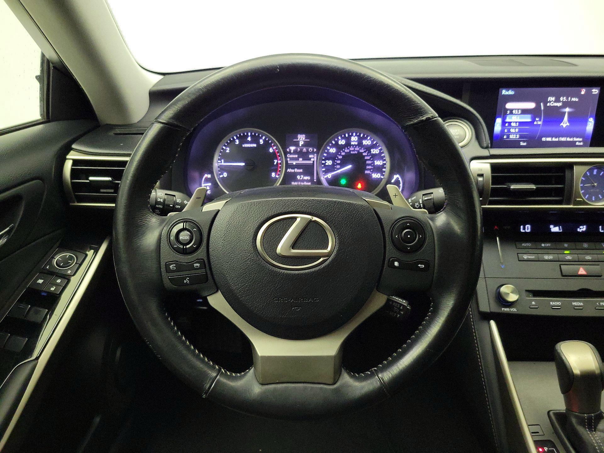Thumbnail: 2016 Lexus IS - 10