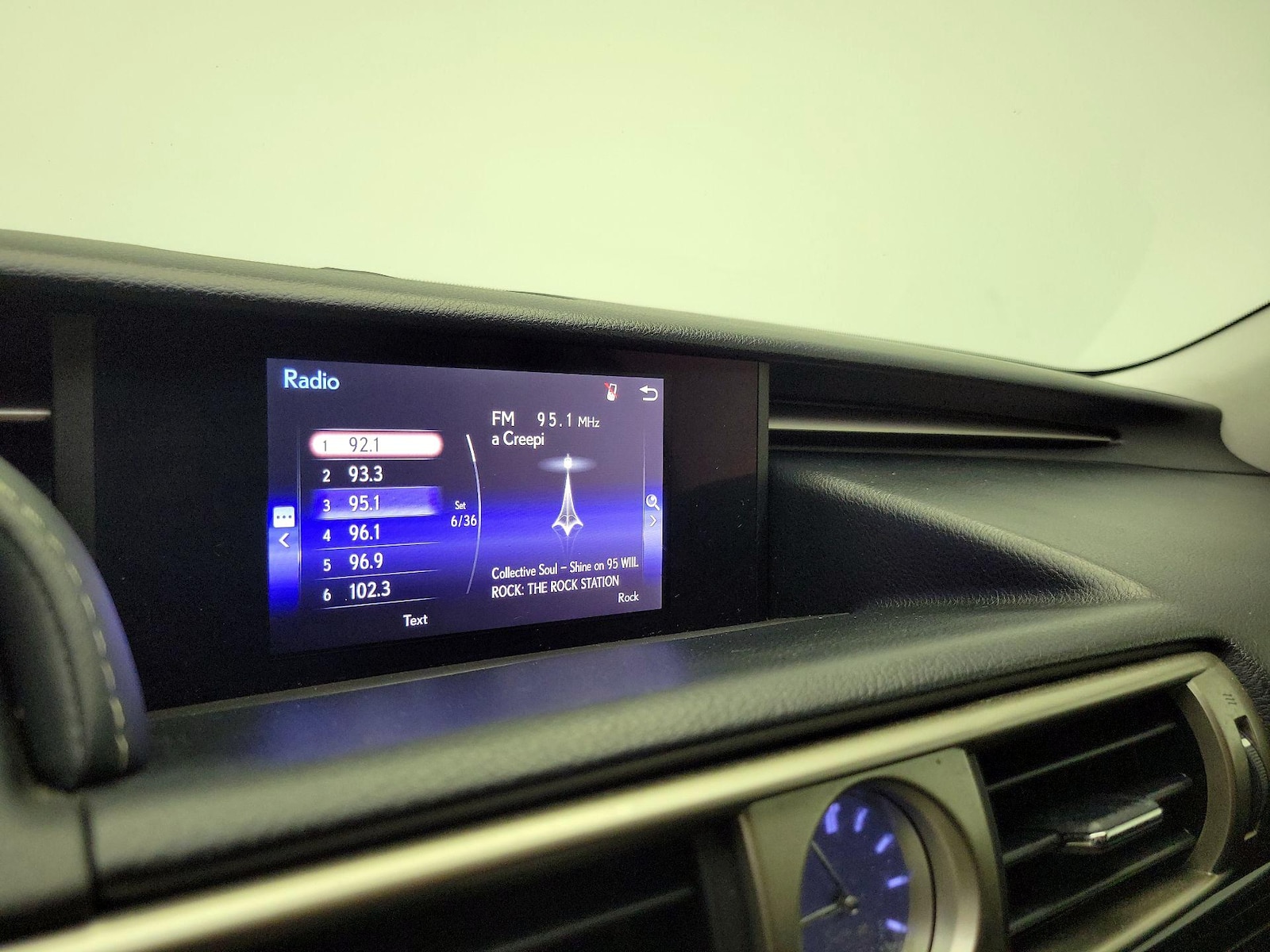 2016 Lexus IS 200t - Photo 16