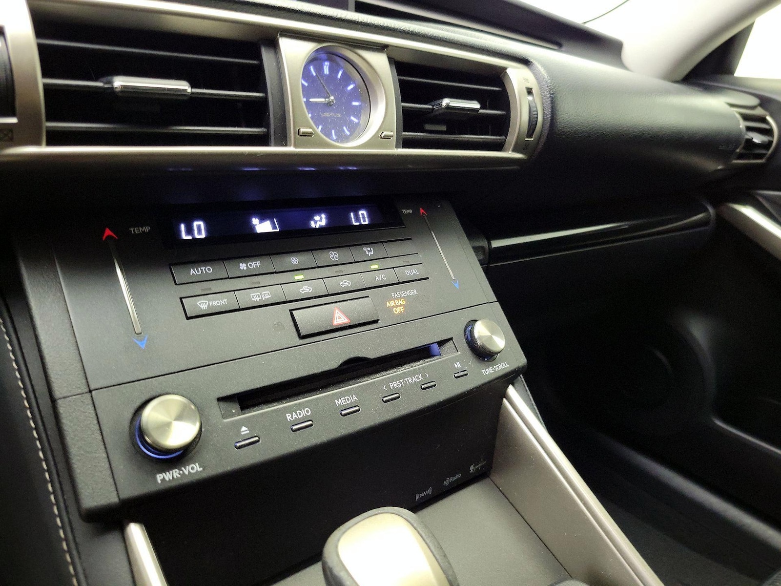 2016 Lexus IS 200t - Photo 17