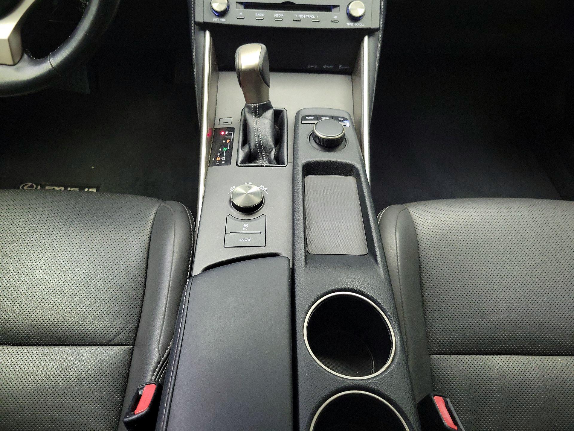 Thumbnail: 2016 Lexus IS - 17