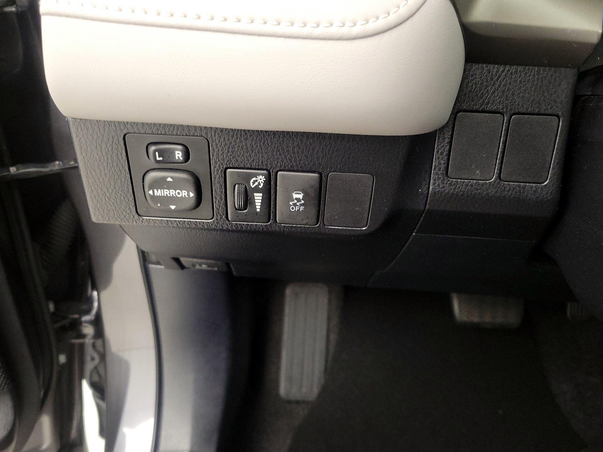 Thumbnail: 2014 Toyota RAV4 - 13