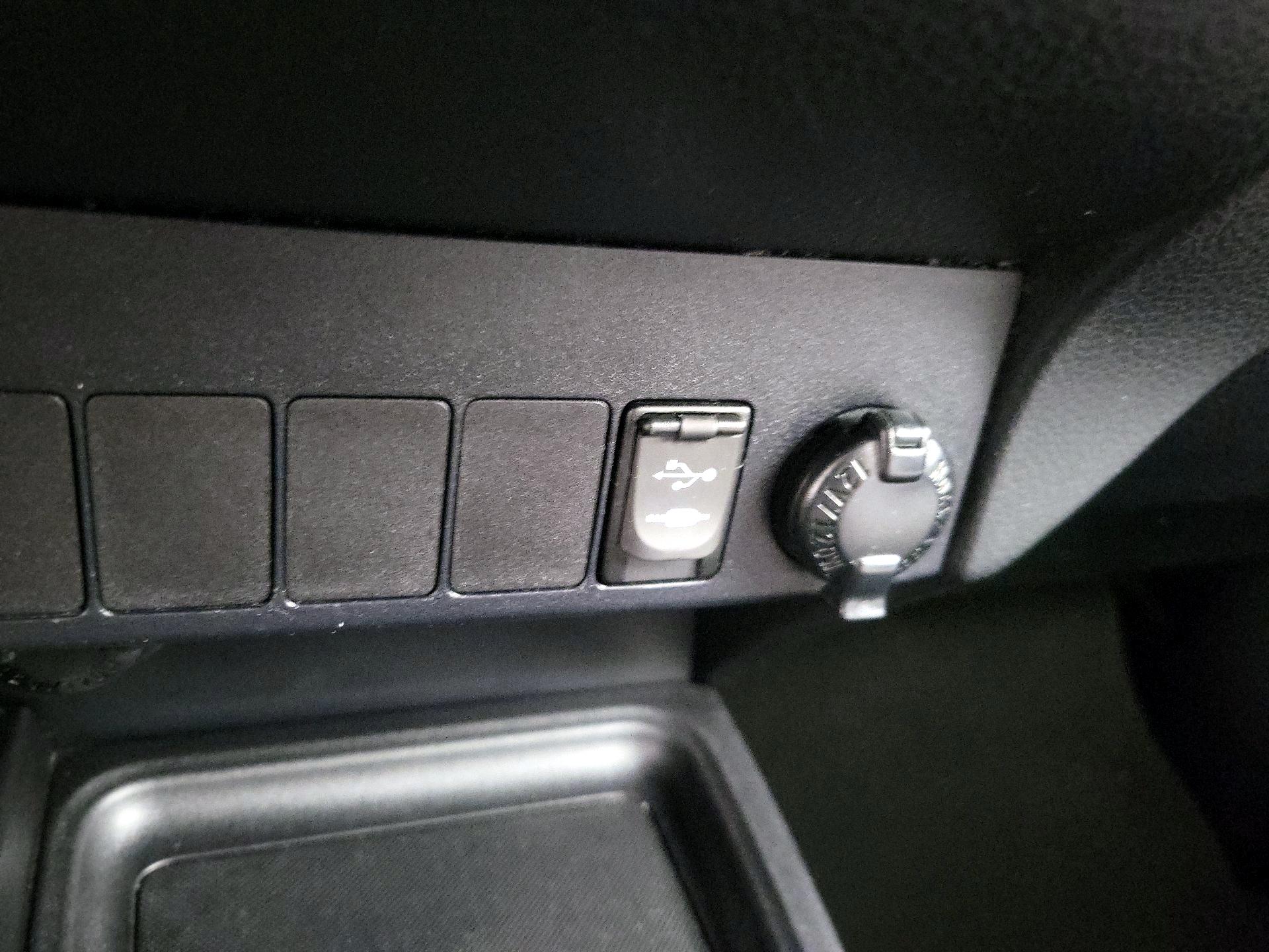 Thumbnail: 2014 Toyota RAV4 - 18