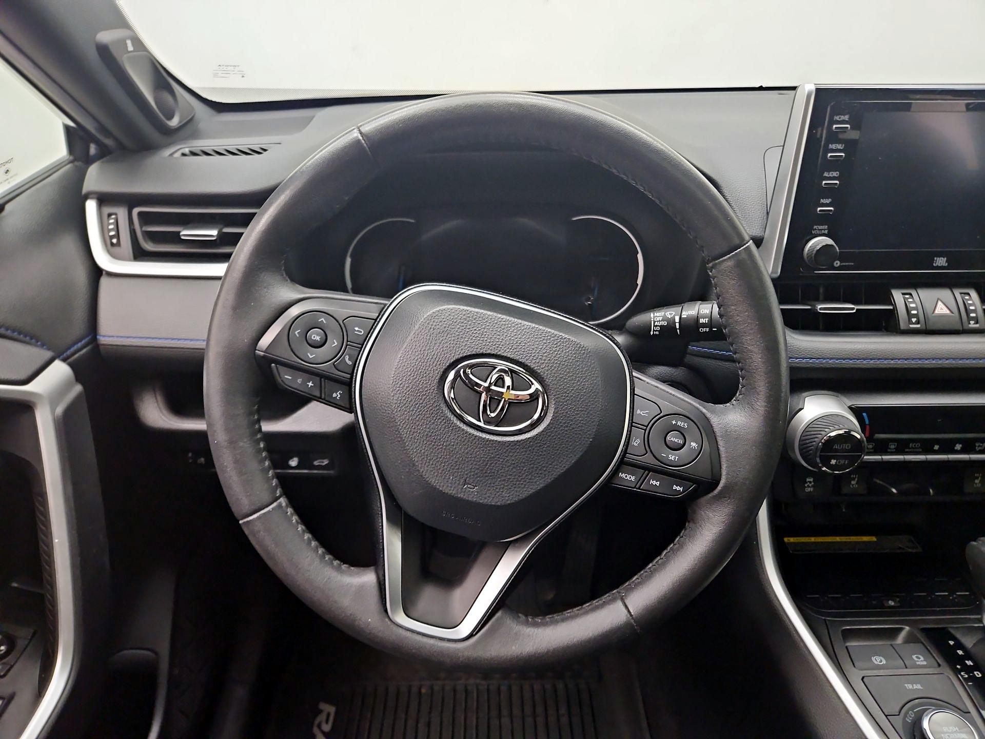 Thumbnail: 2021 Toyota RAV4 - 10