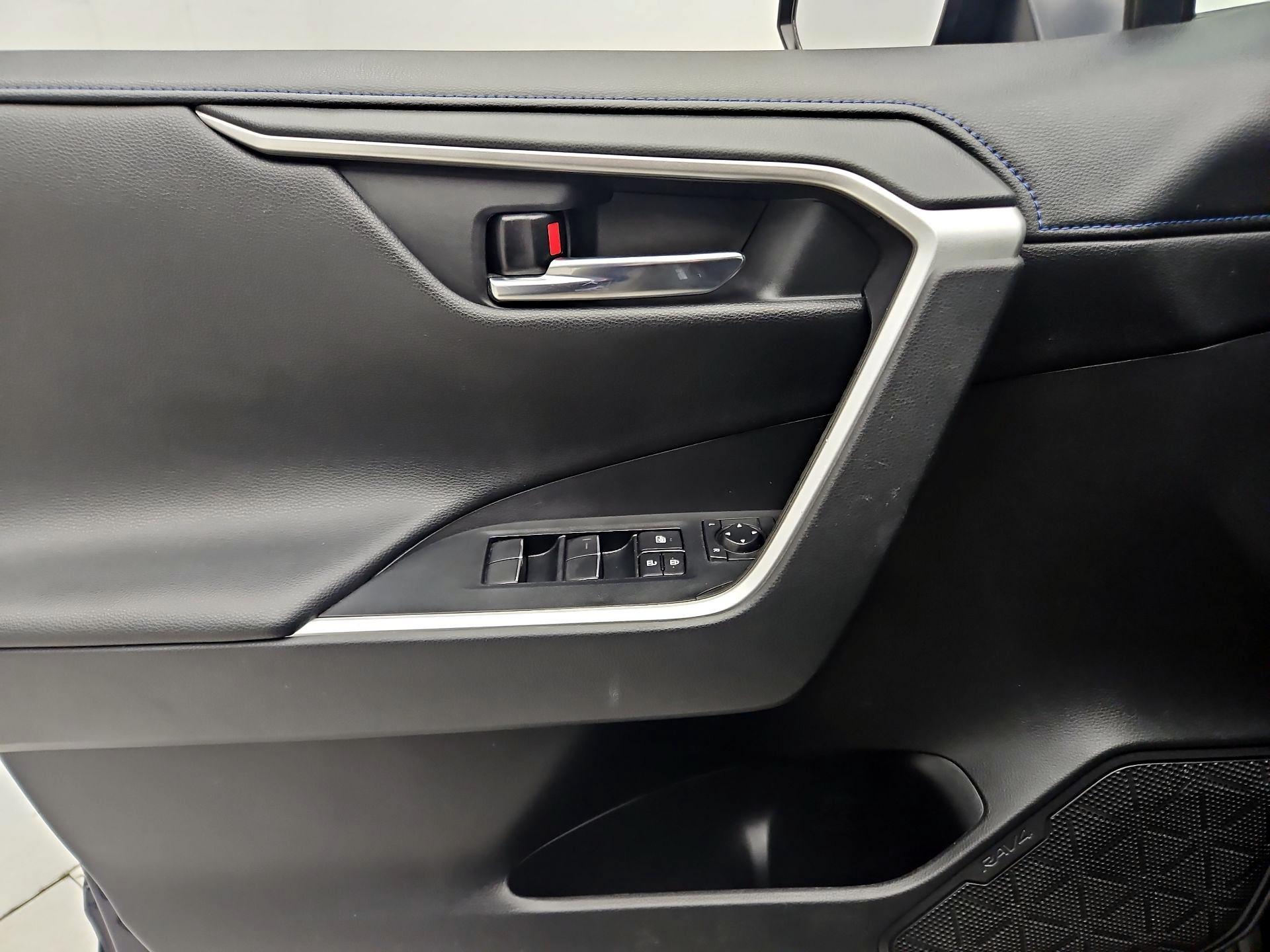 Thumbnail: 2021 Toyota RAV4 - 12