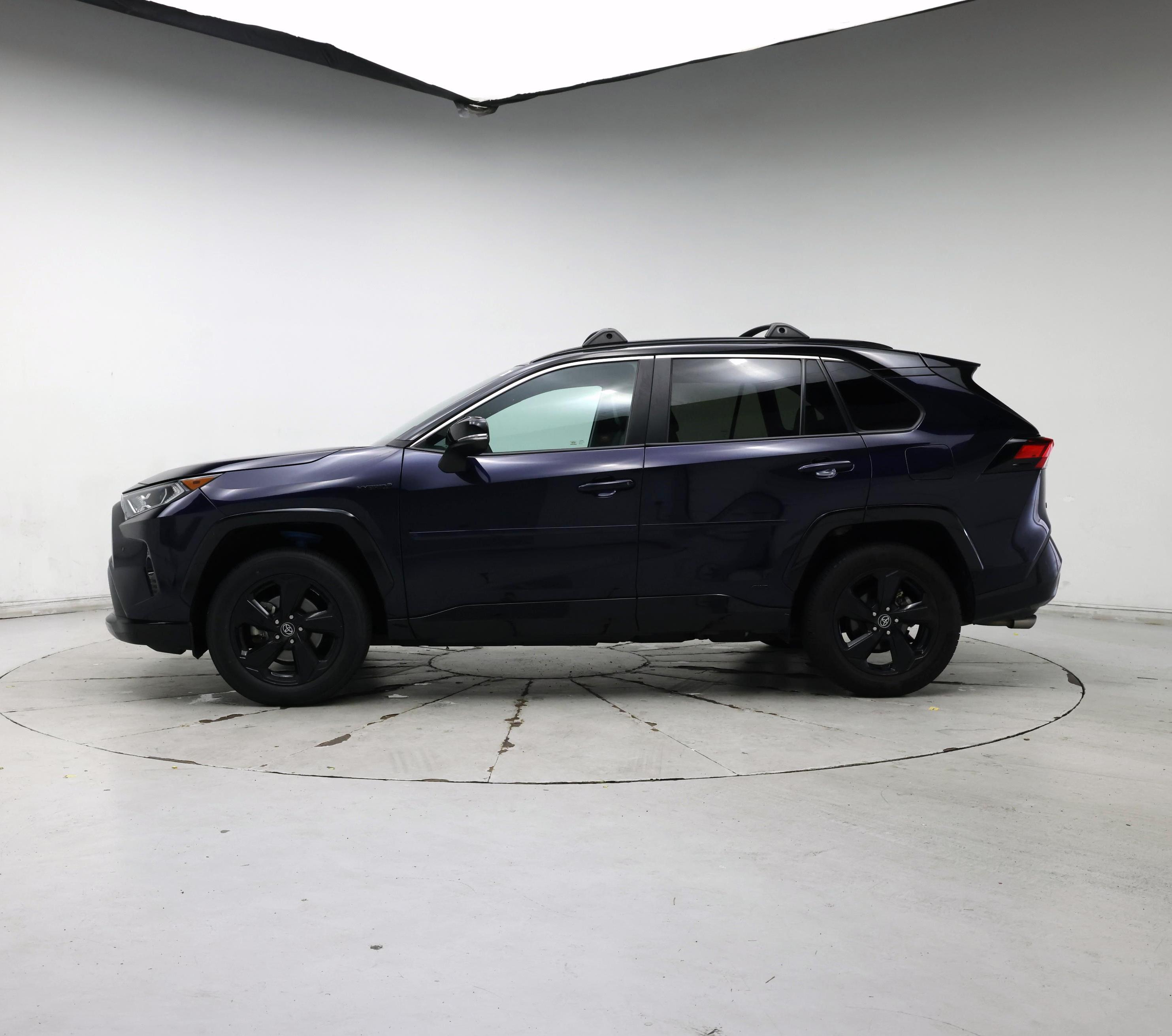 Thumbnail: 2021 Toyota RAV4 - 3