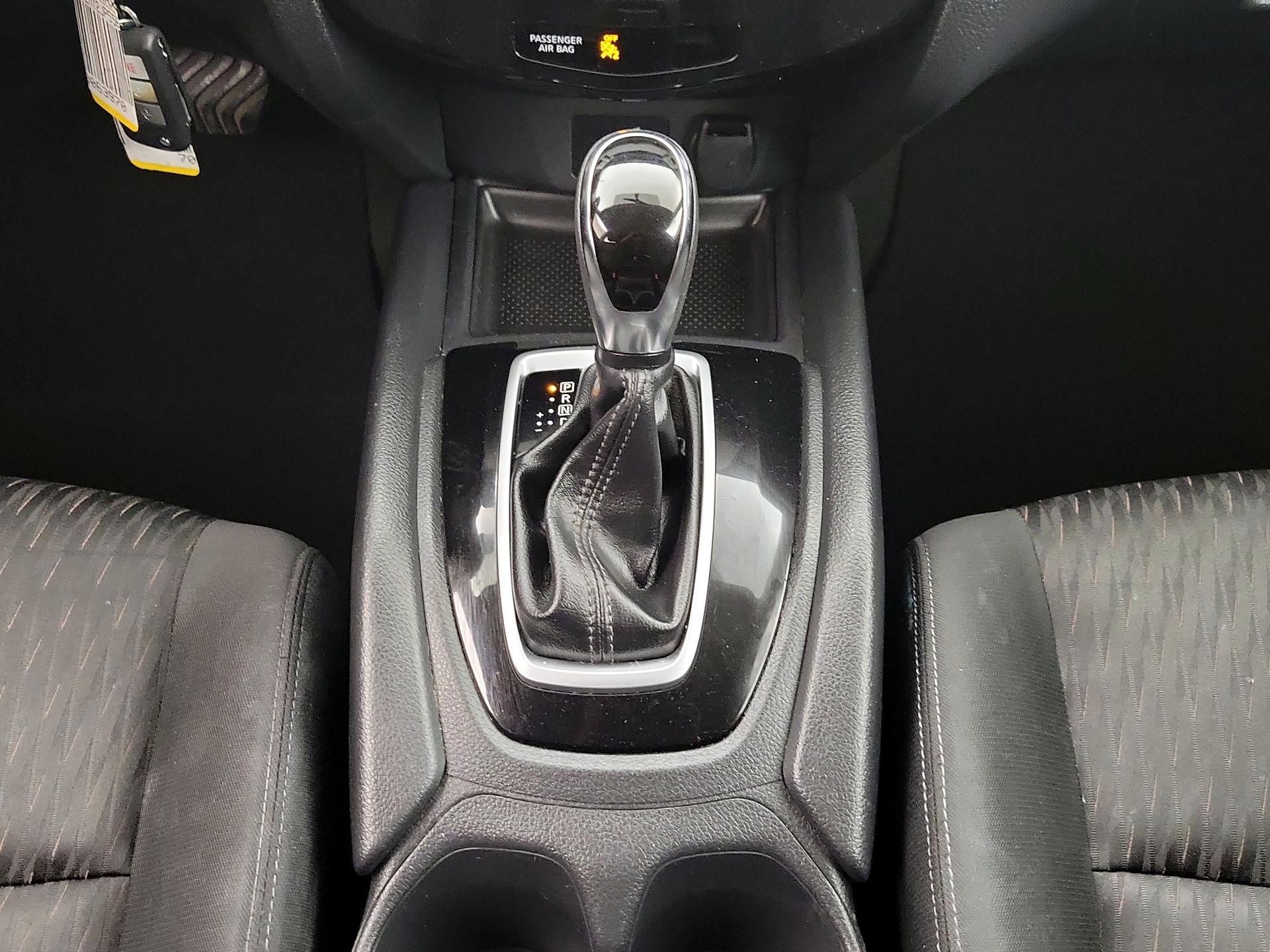 Thumbnail: 2018 Nissan Rogue - 17