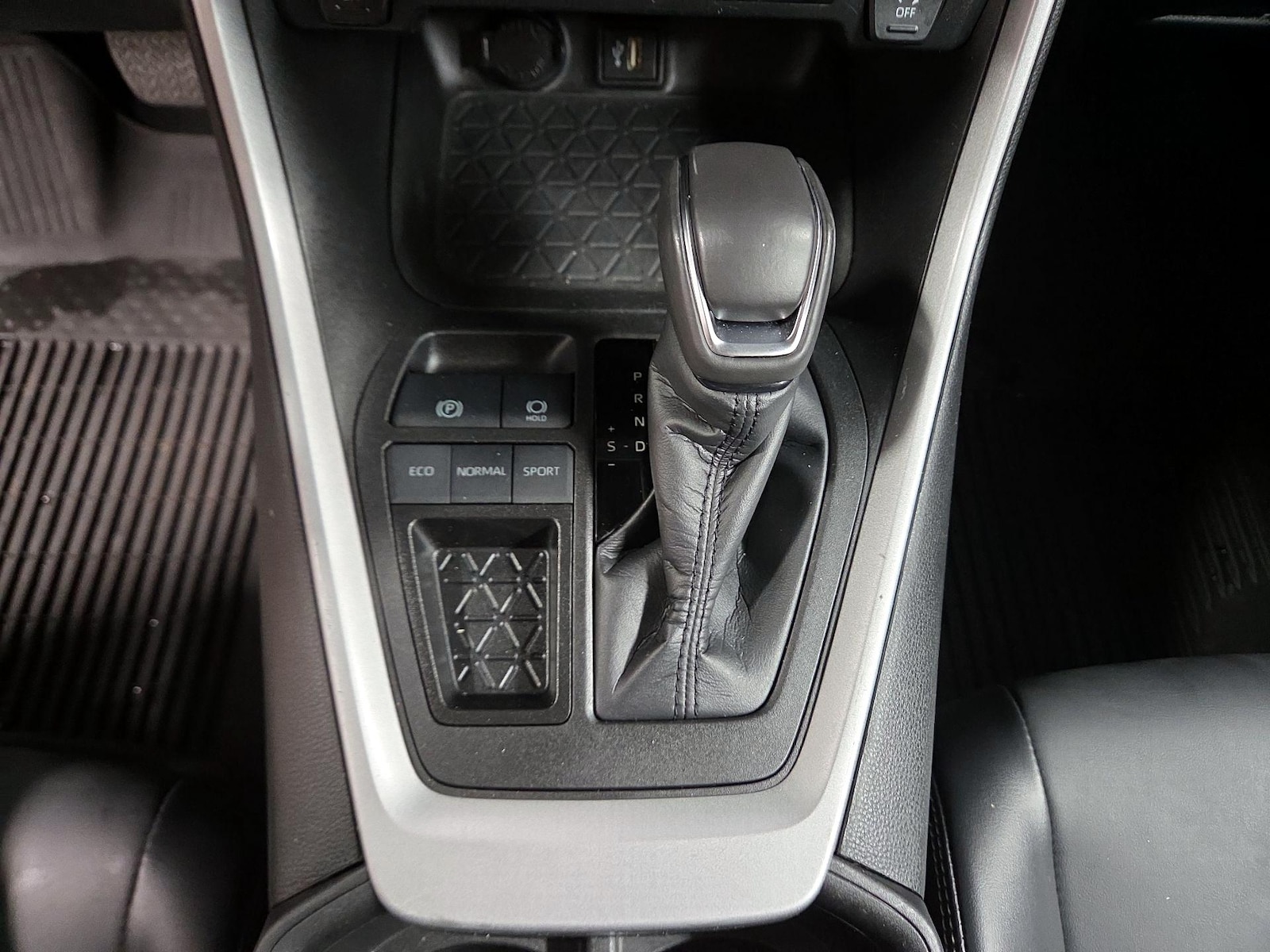 2023 Toyota RAV4 XLE Premium - Photo 16