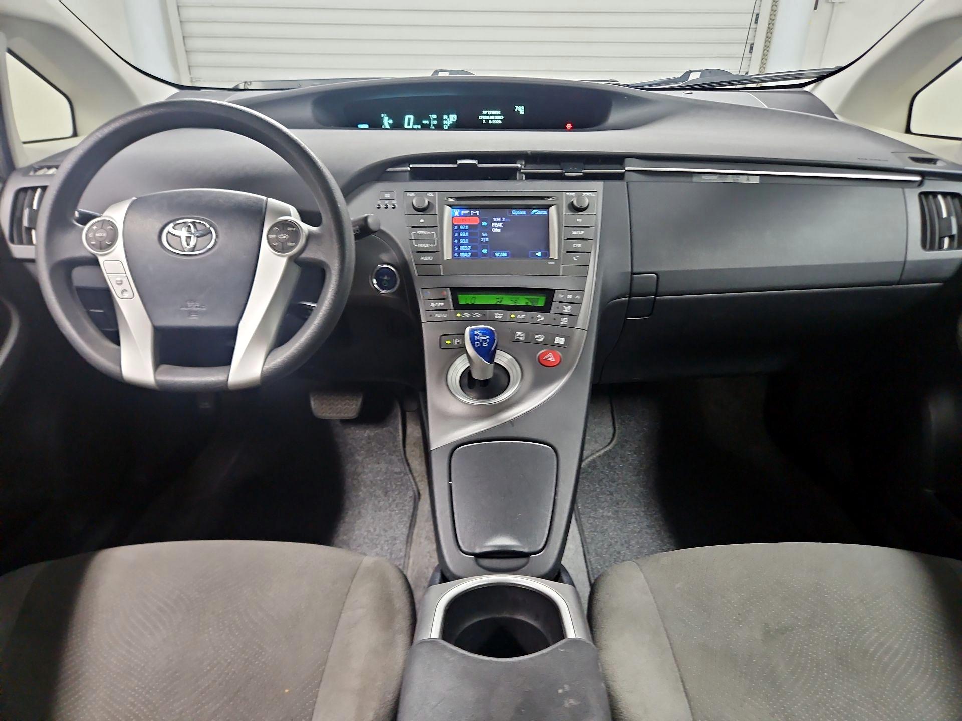 Thumbnail: 2015 Toyota Prius - 9